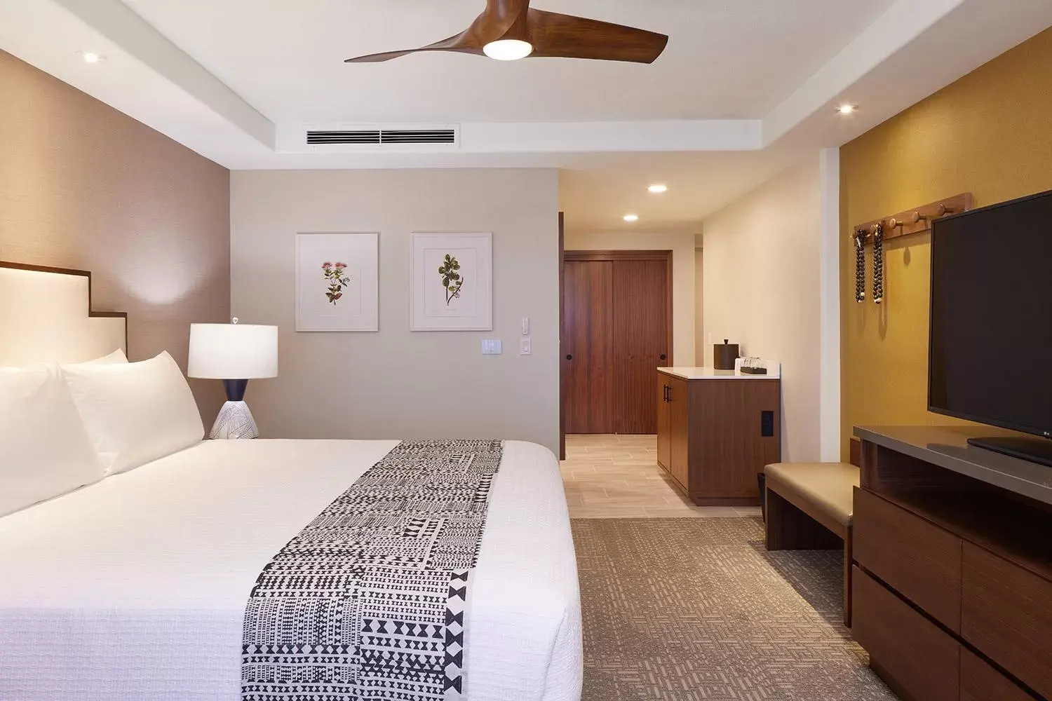 Bedroom in OUTRIGGER Kāʻanapali Beach Resort