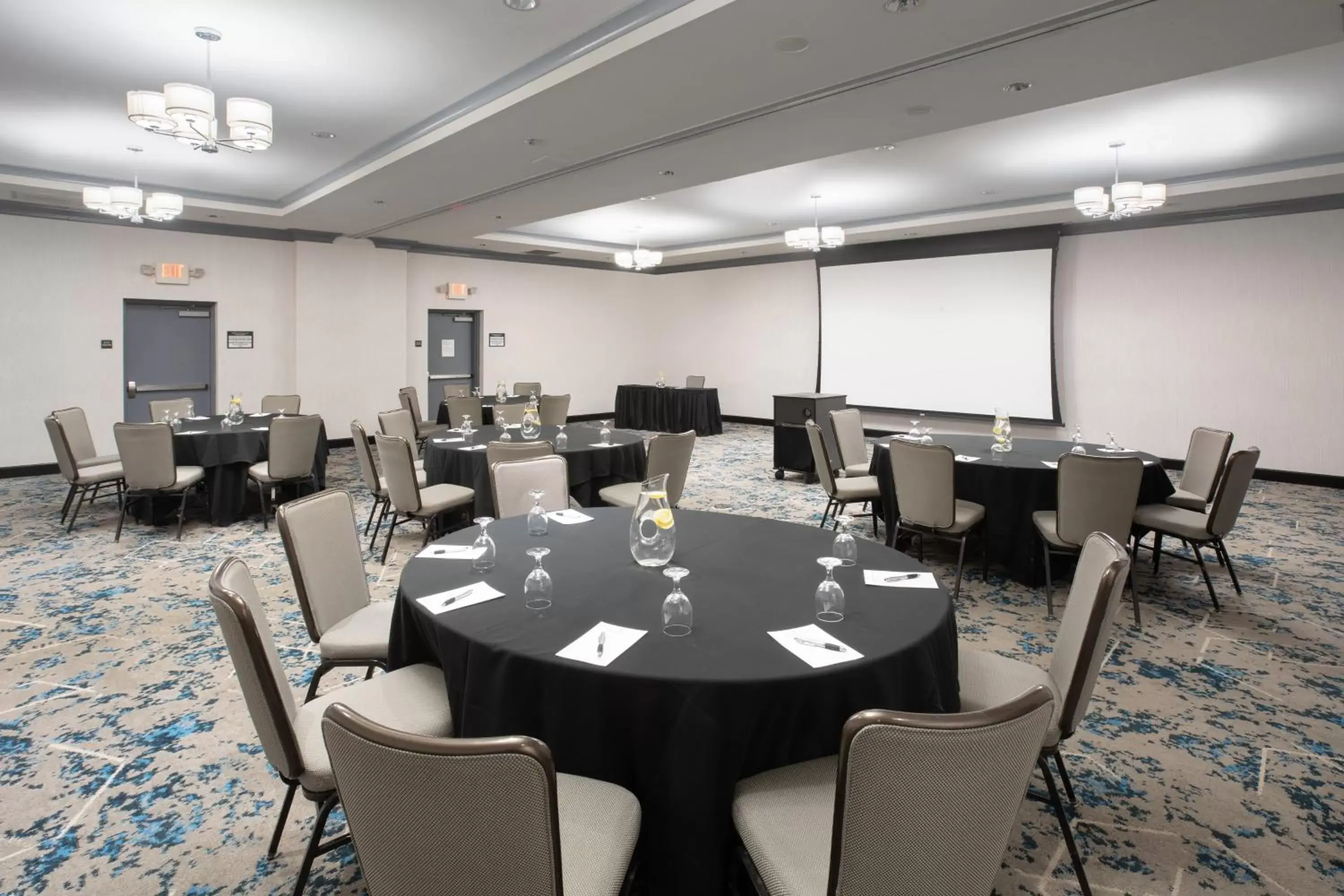 Meeting/conference room in Crowne Plaza Costa Mesa Orange County, an IHG Hotel