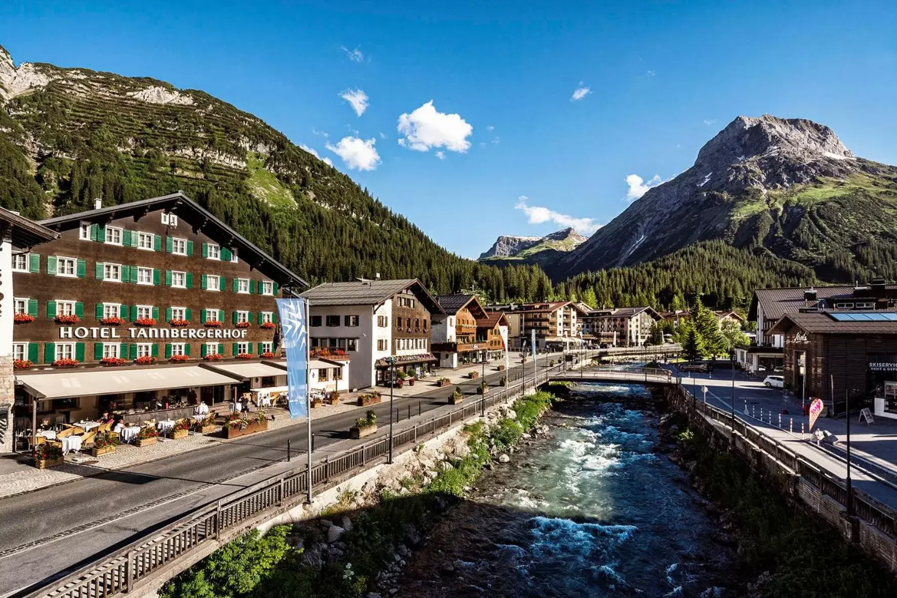 Property Building in Hotel Tannbergerhof im Zentrum von Lech