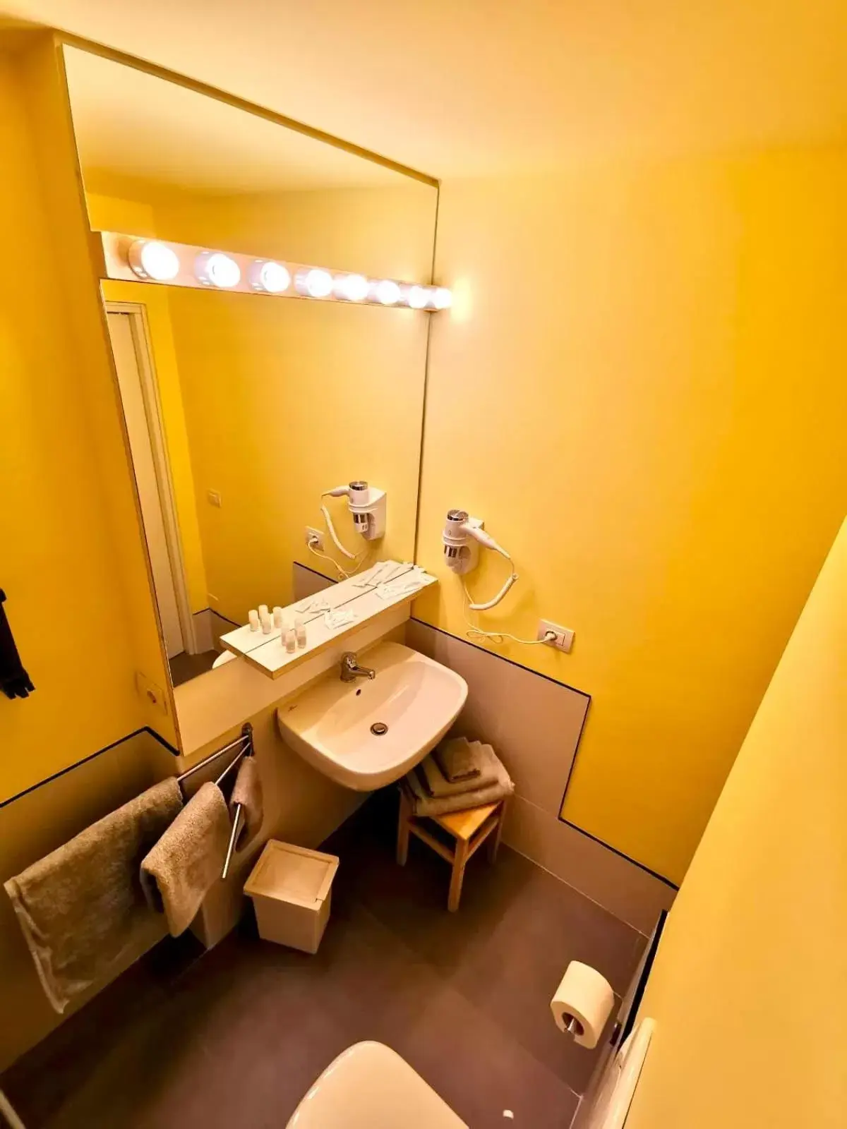 Toilet, Bathroom in Red Carpet rooms