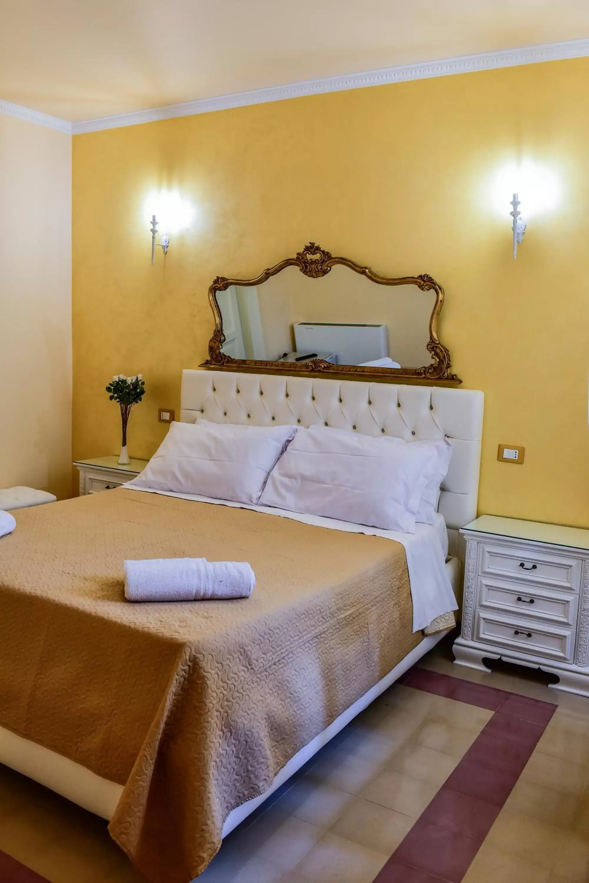 Photo of the whole room, Bed in Palazzo degli Affreschi