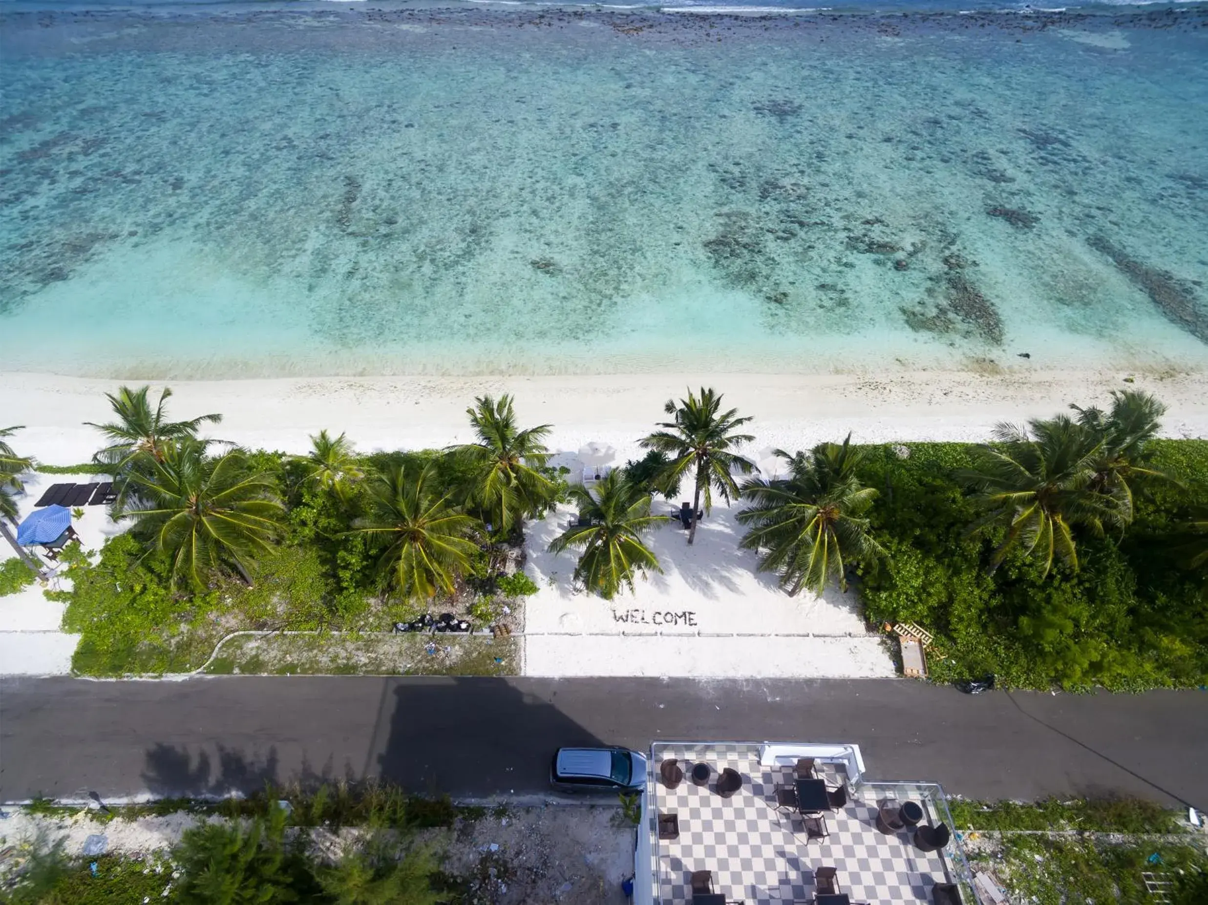 Bird's eye view, Bird's-eye View in The White Harp Beach Hotel