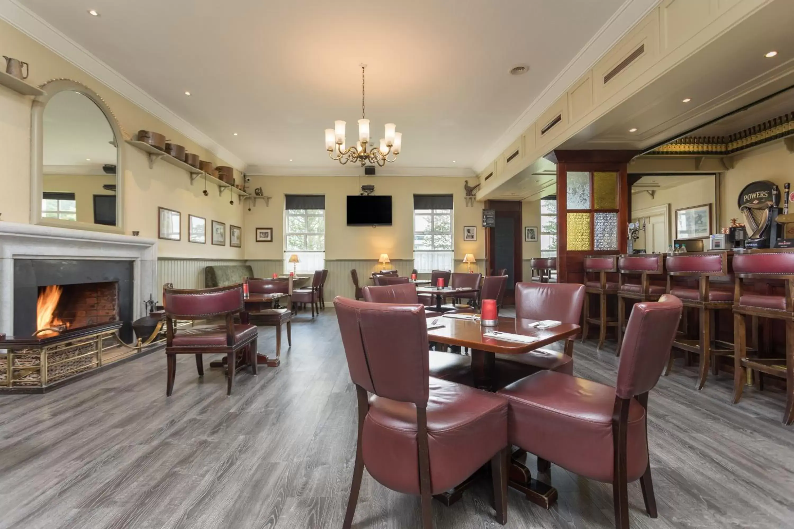 Lounge or bar, Restaurant/Places to Eat in Park Inn by Radisson Shannon Airport