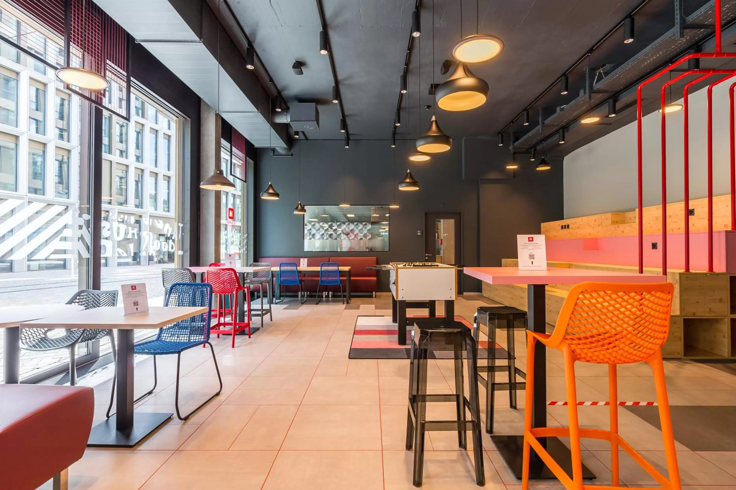 Lounge or bar, Restaurant/Places to Eat in MEININGER Hotel Zürich Greencity