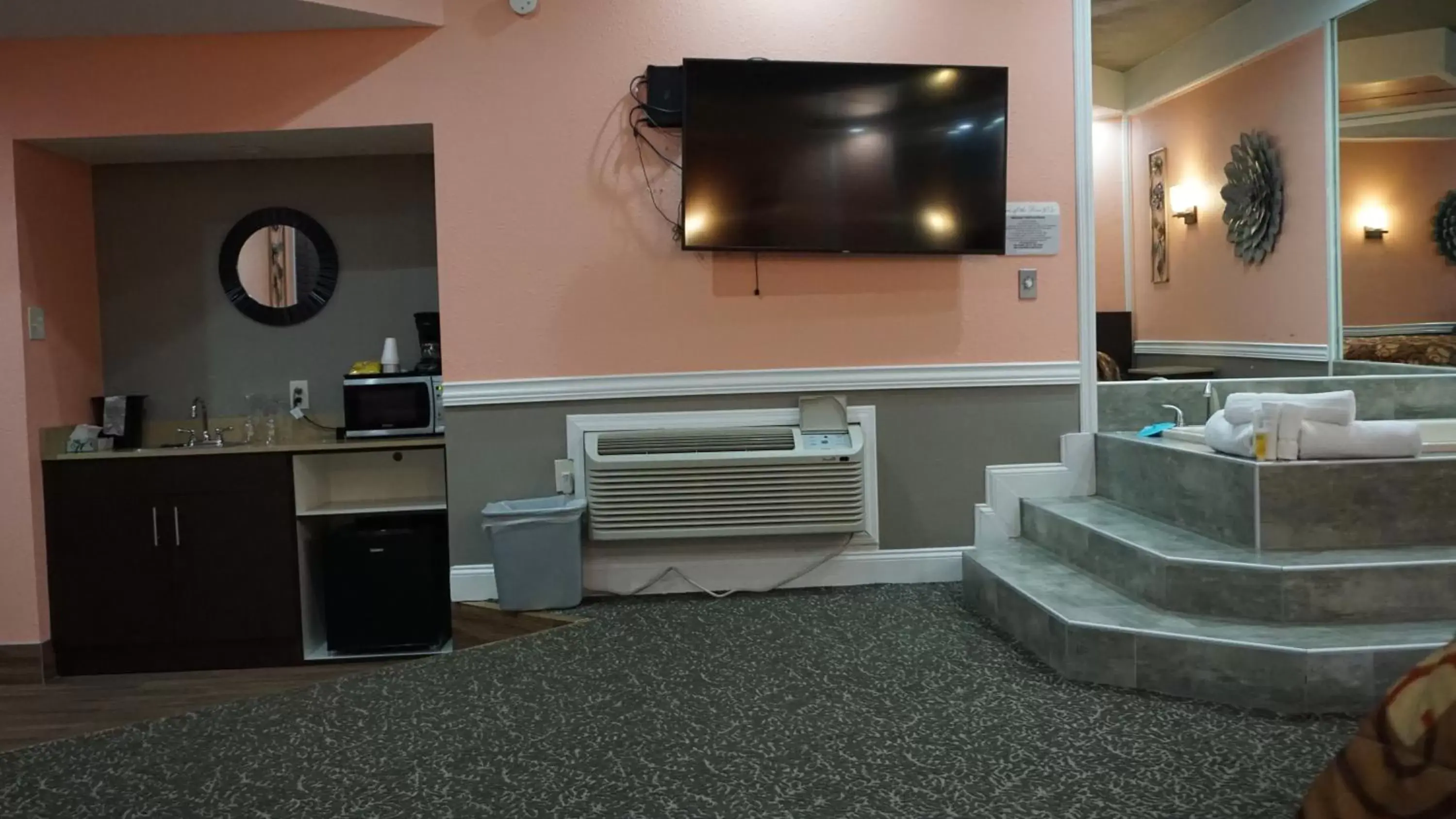 TV and multimedia, TV/Entertainment Center in Inn of the Dove Cherry Hill - Philadelphia