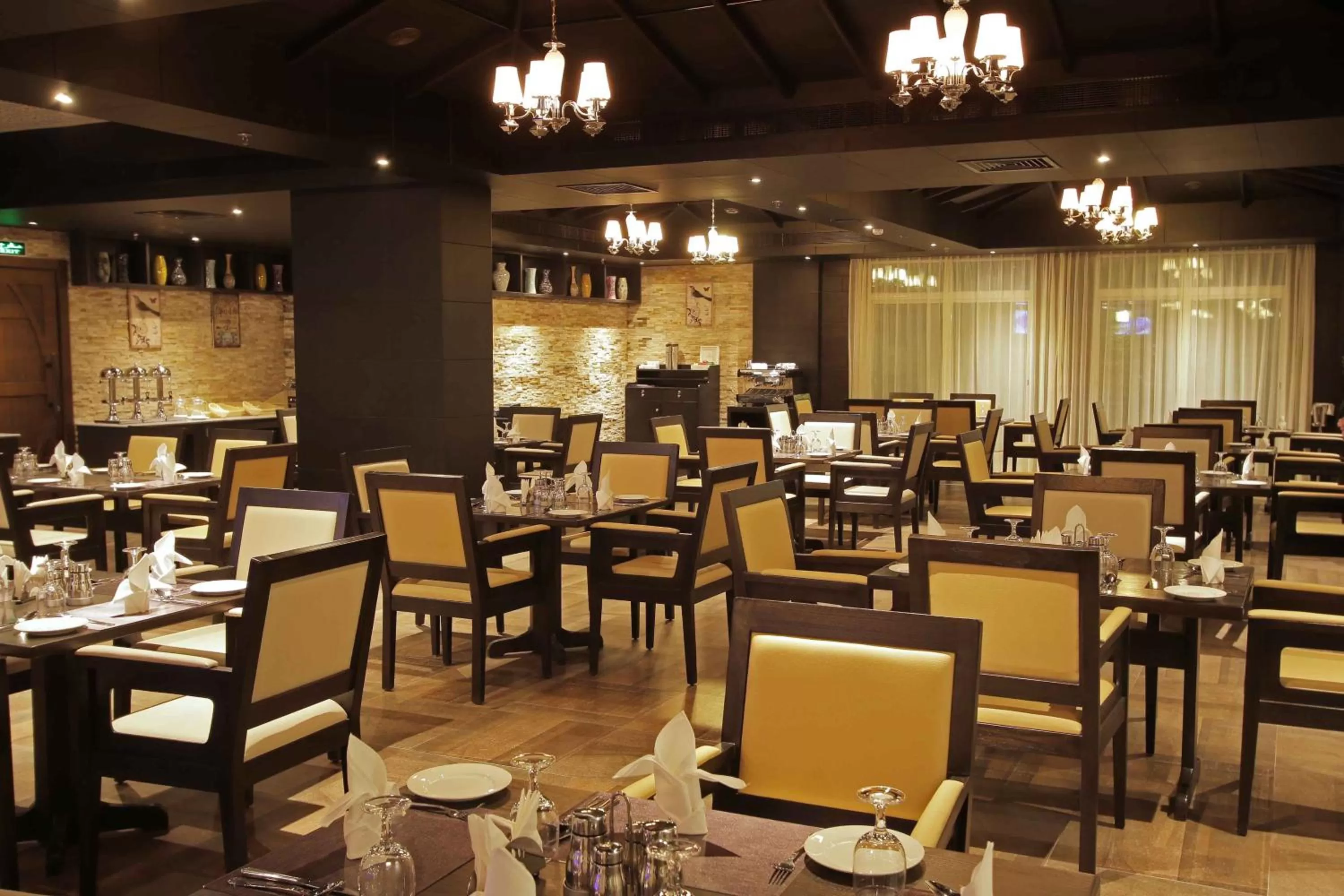Restaurant/places to eat in Park Regis Lotus Hotel