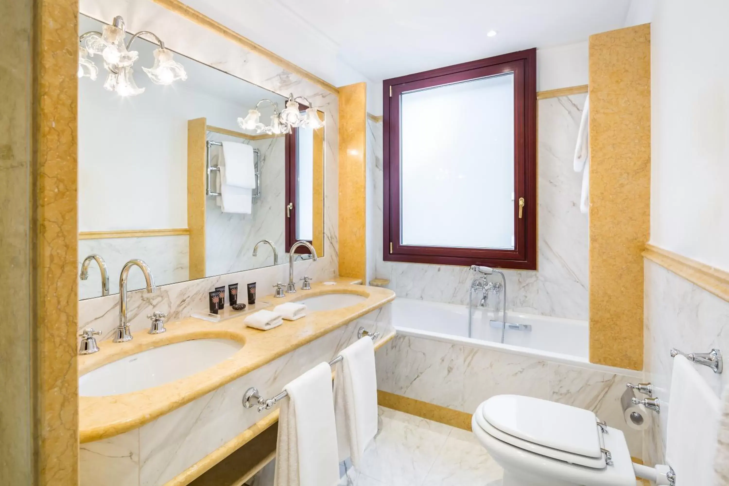 Bathroom in Baglioni Hotel Luna - The Leading Hotels of the World