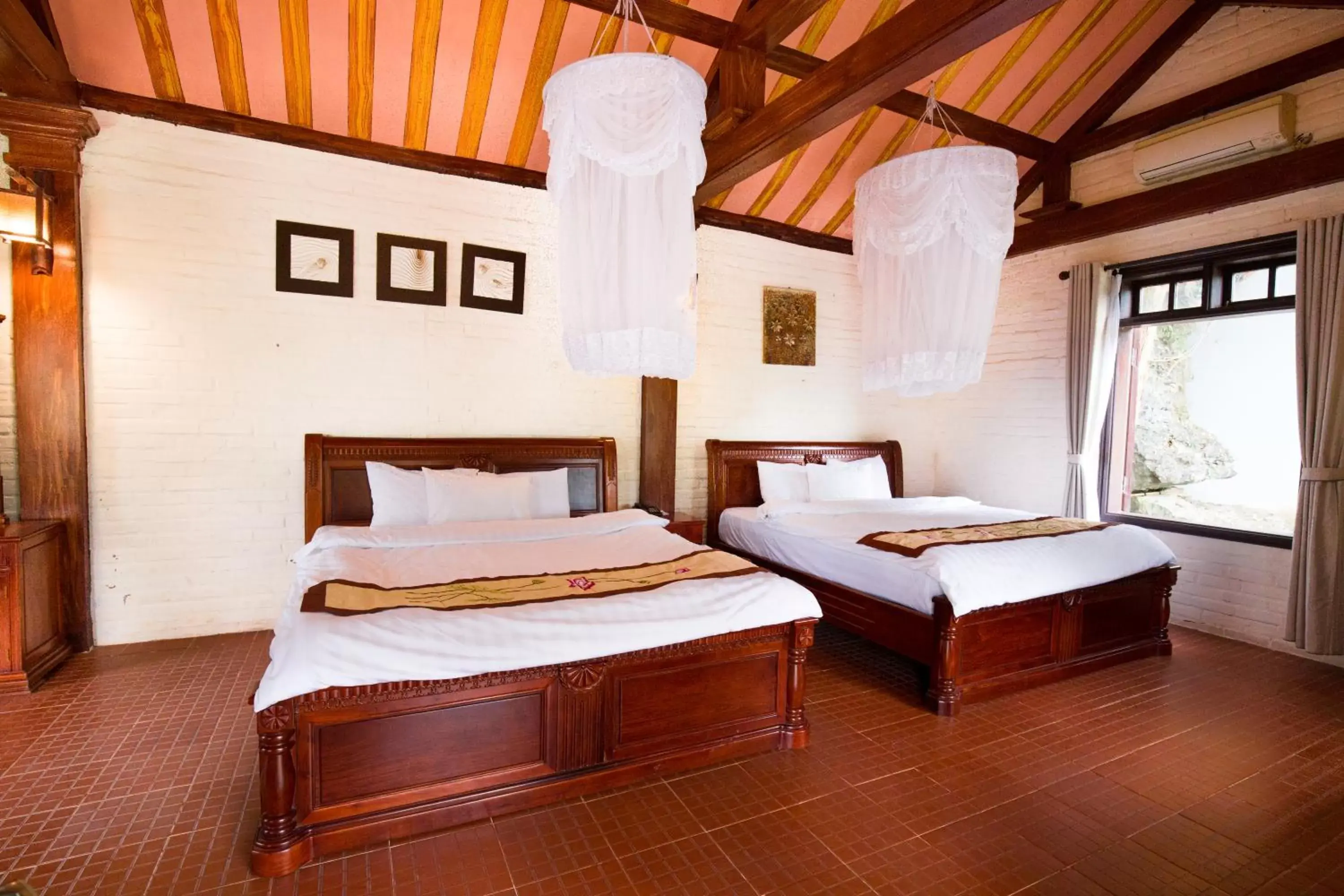 Photo of the whole room, Bed in Mua Caves Ecolodge (Hang Mua)