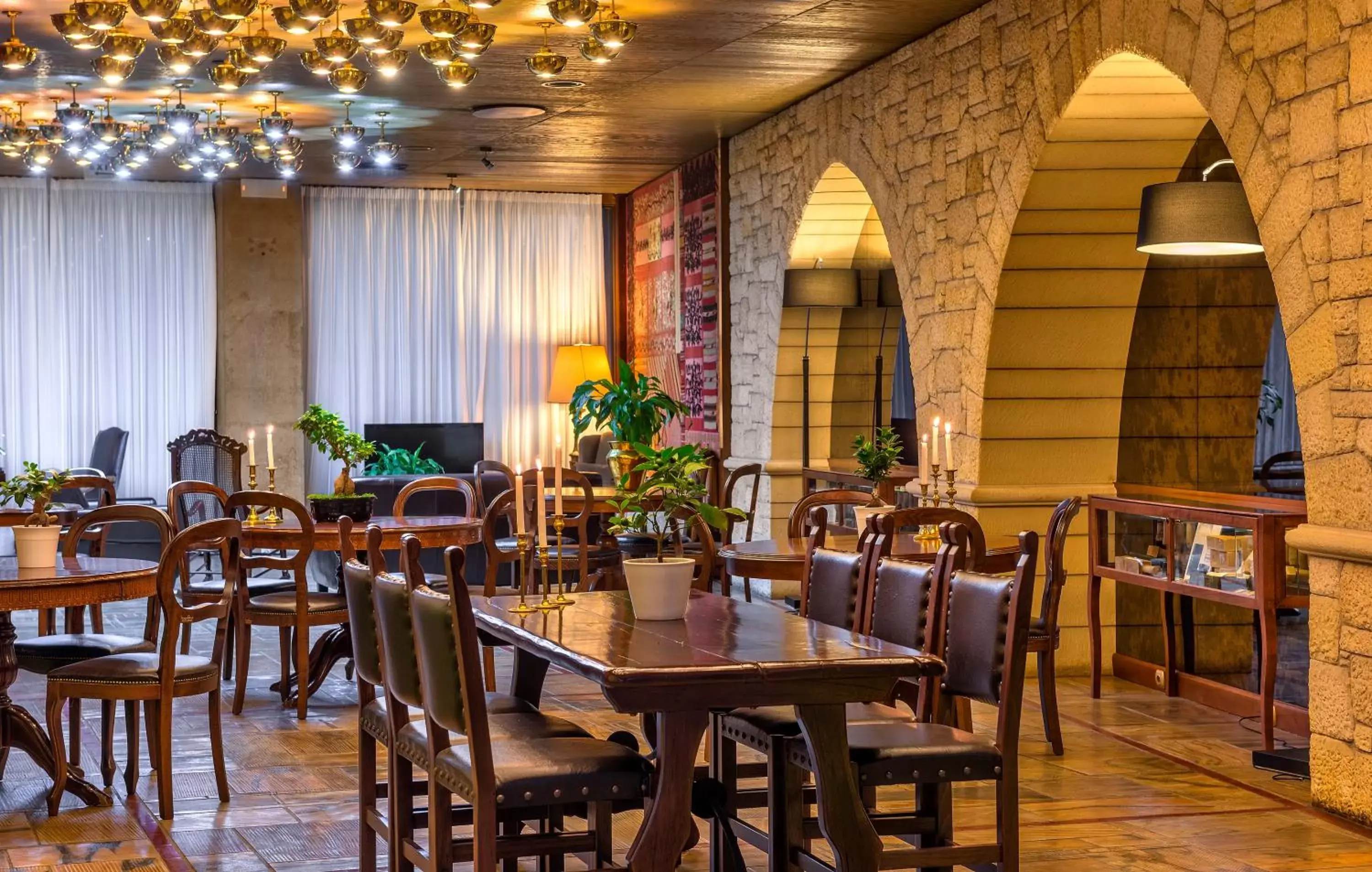 Restaurant/Places to Eat in Civitel Akali Hotel