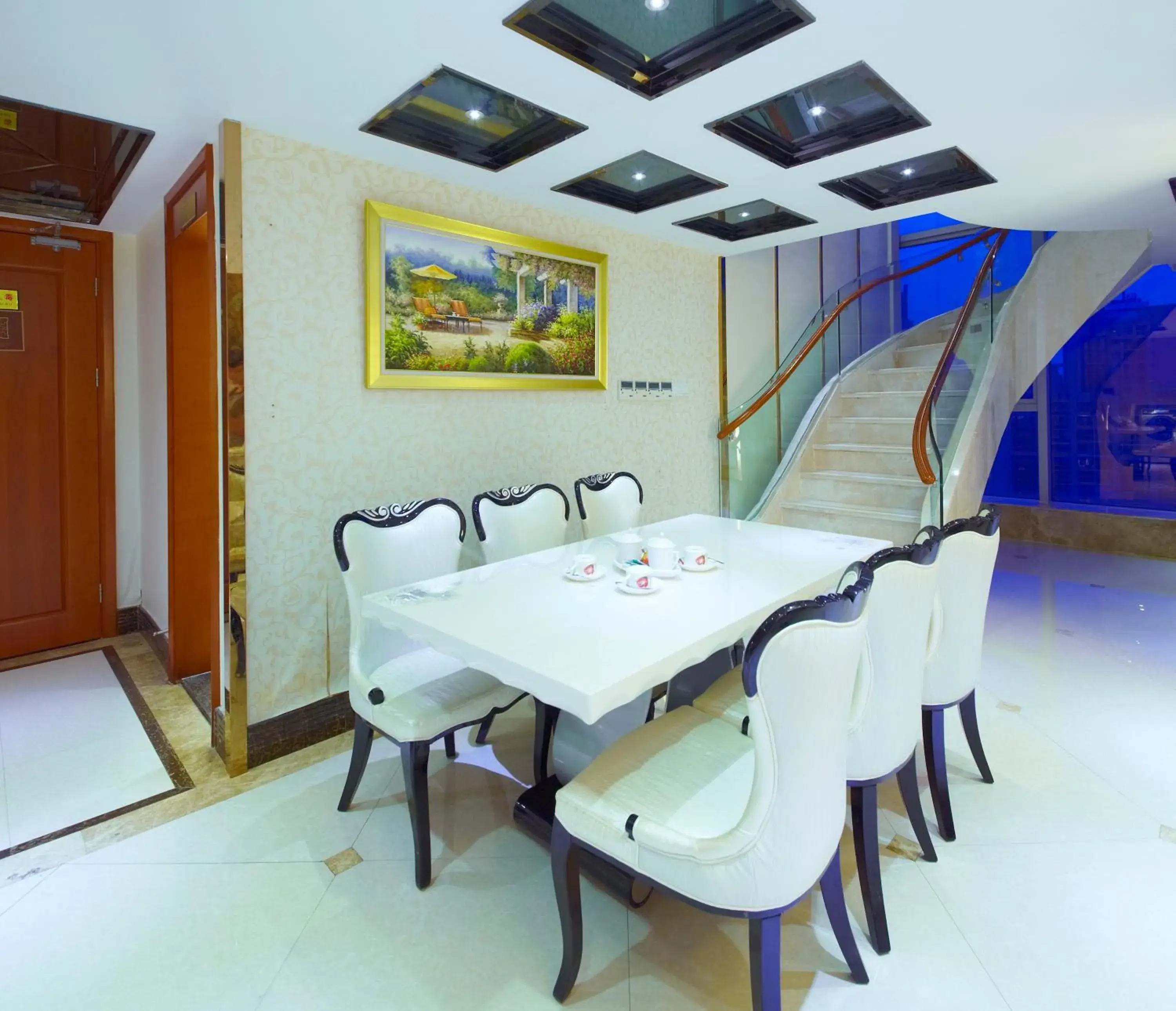 Decorative detail, Dining Area in Louidon Mega Apartment Hotel Of Kam Rueng Plaza - Sunshine Apartment