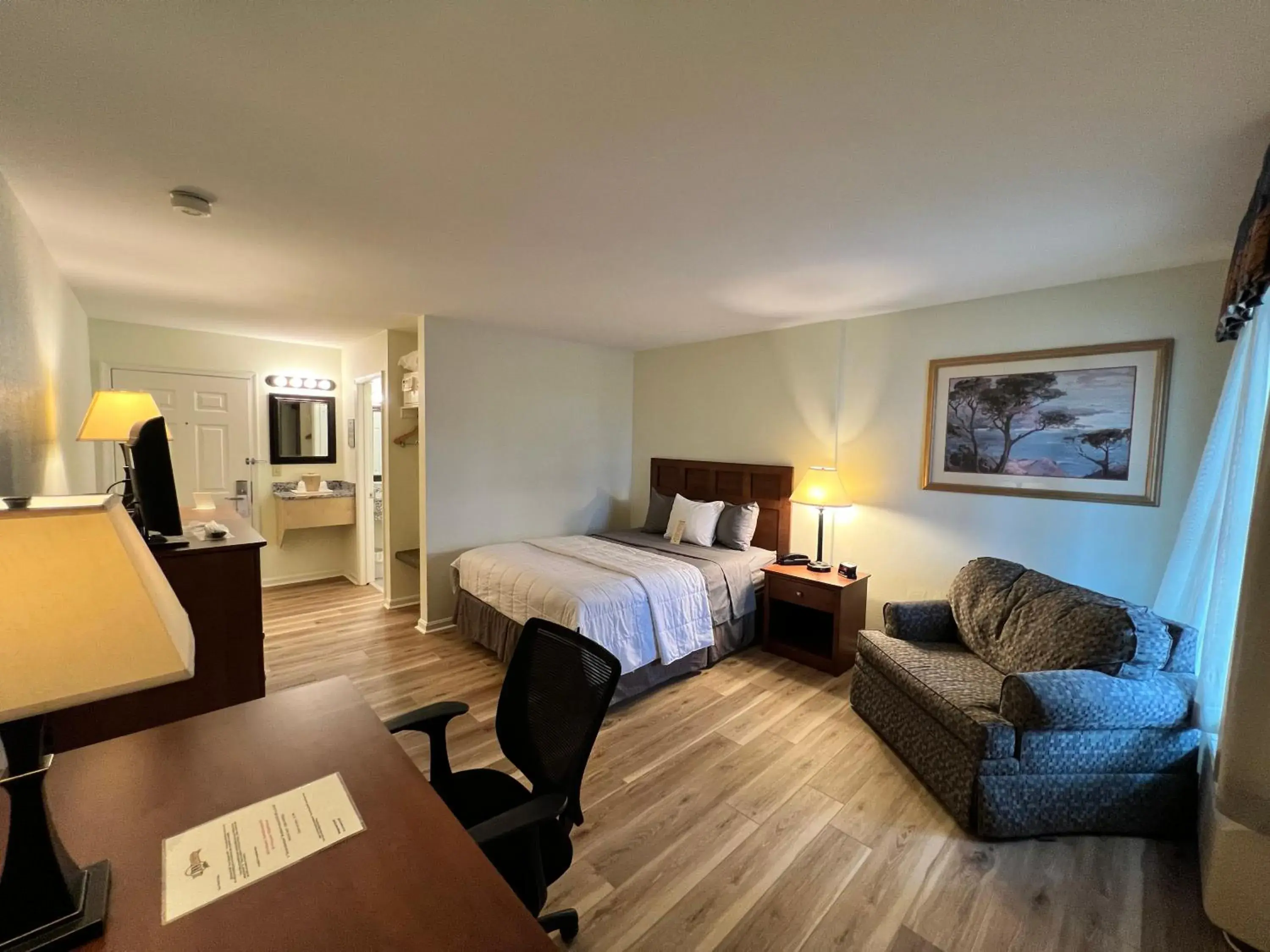 Photo of the whole room, Bed in Inn at Cemetery Hill Photo of the whole room, Bed in Inn at Cemetery Hill