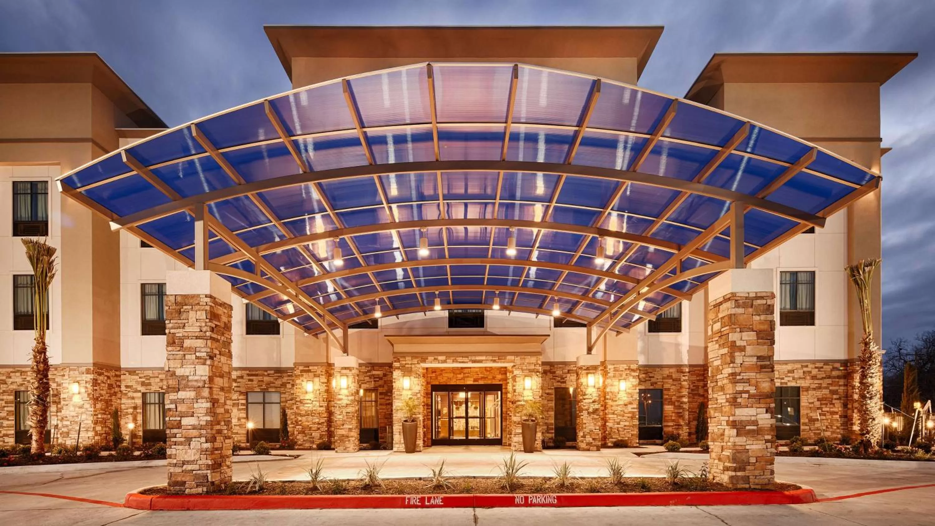 Property building in Best Western Plus Flatonia