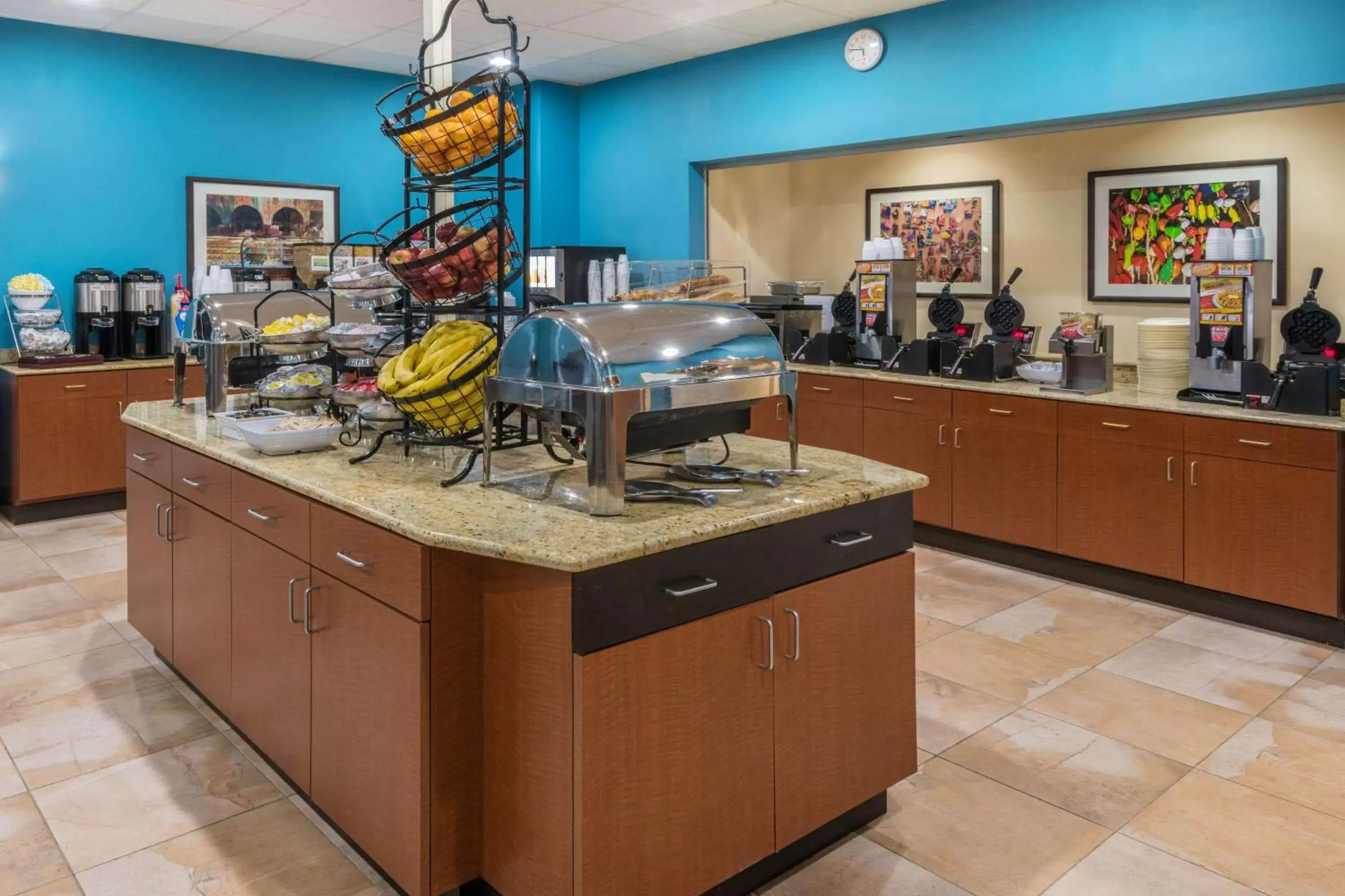 Restaurant/places to eat, Kitchen/Kitchenette in La Quinta by Wyndham San Antonio Medical Ctr. NW