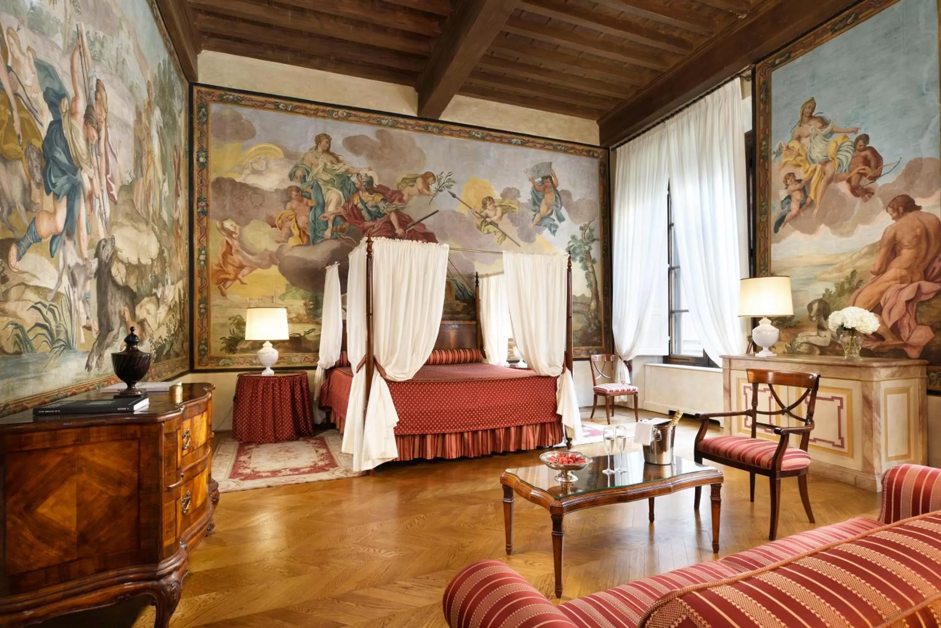 Photo of the whole room, Seating Area in Palazzo Niccolini al Duomo