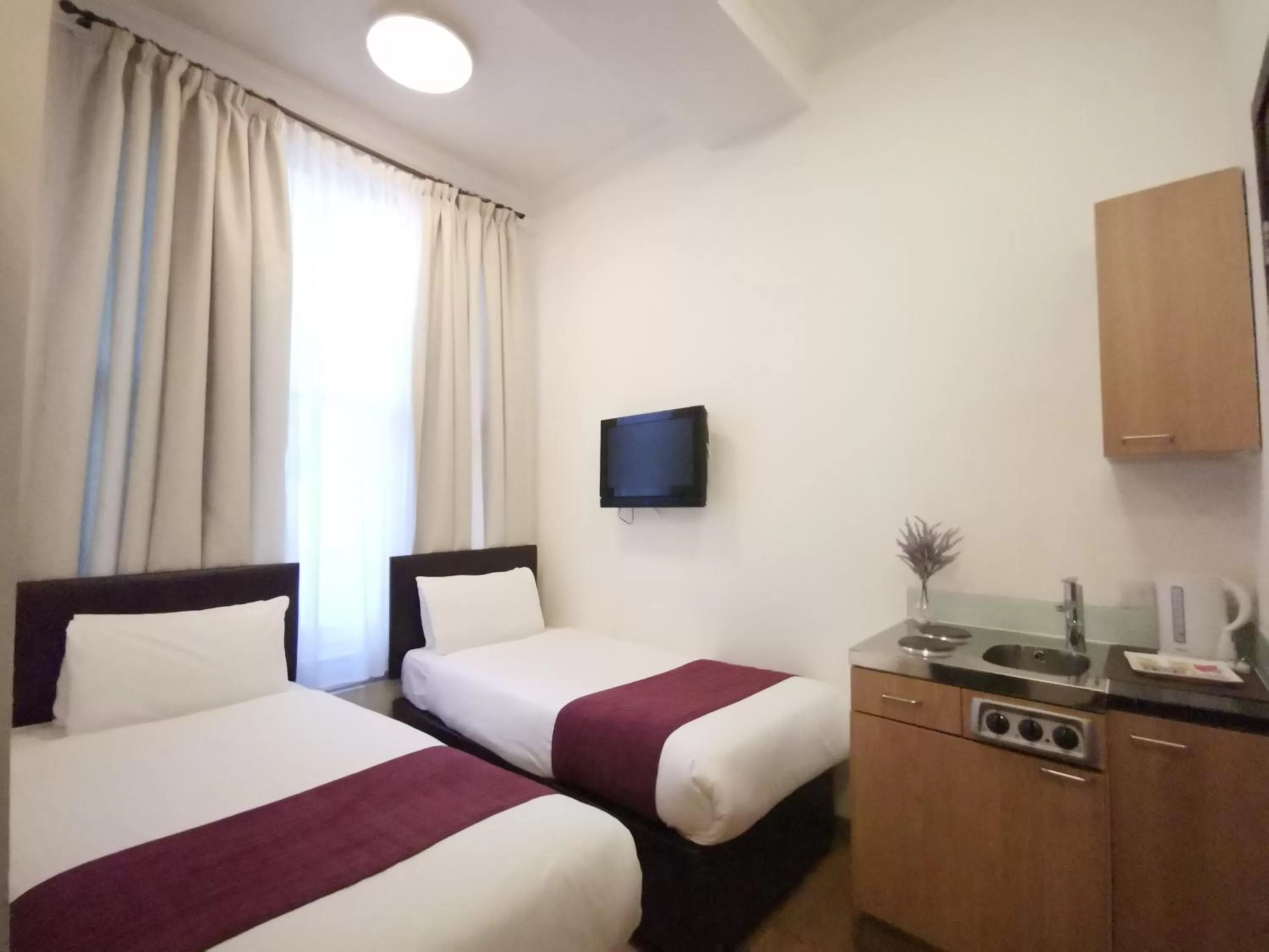 Bedroom, Bed in The Royale Chulan Hyde Park Hotel