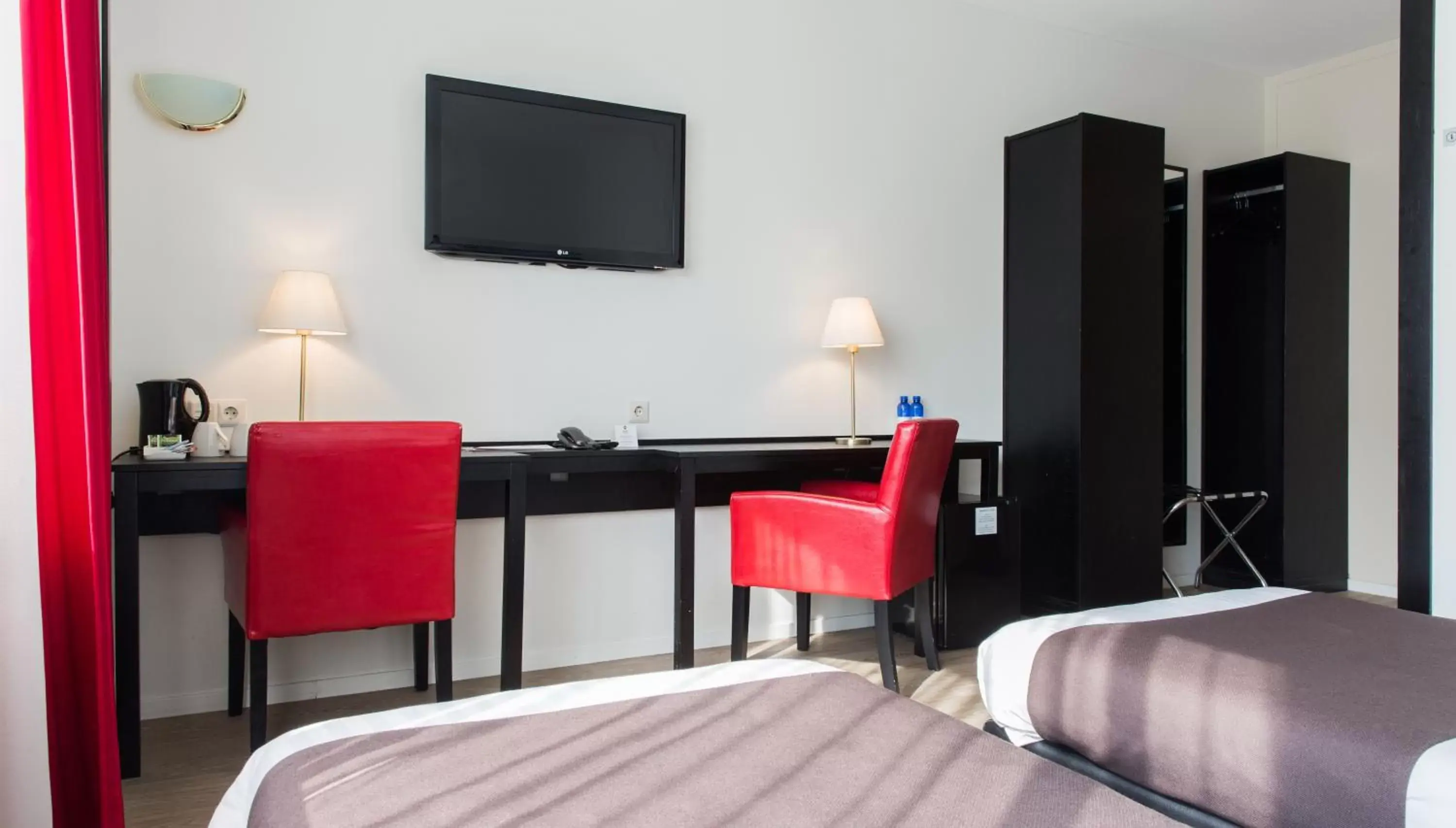 Bedroom, Bed in Best Western Plus Amsterdam Airport Hotel Bedroom, Bed in Best Western Plus Amsterdam Airport Hotel