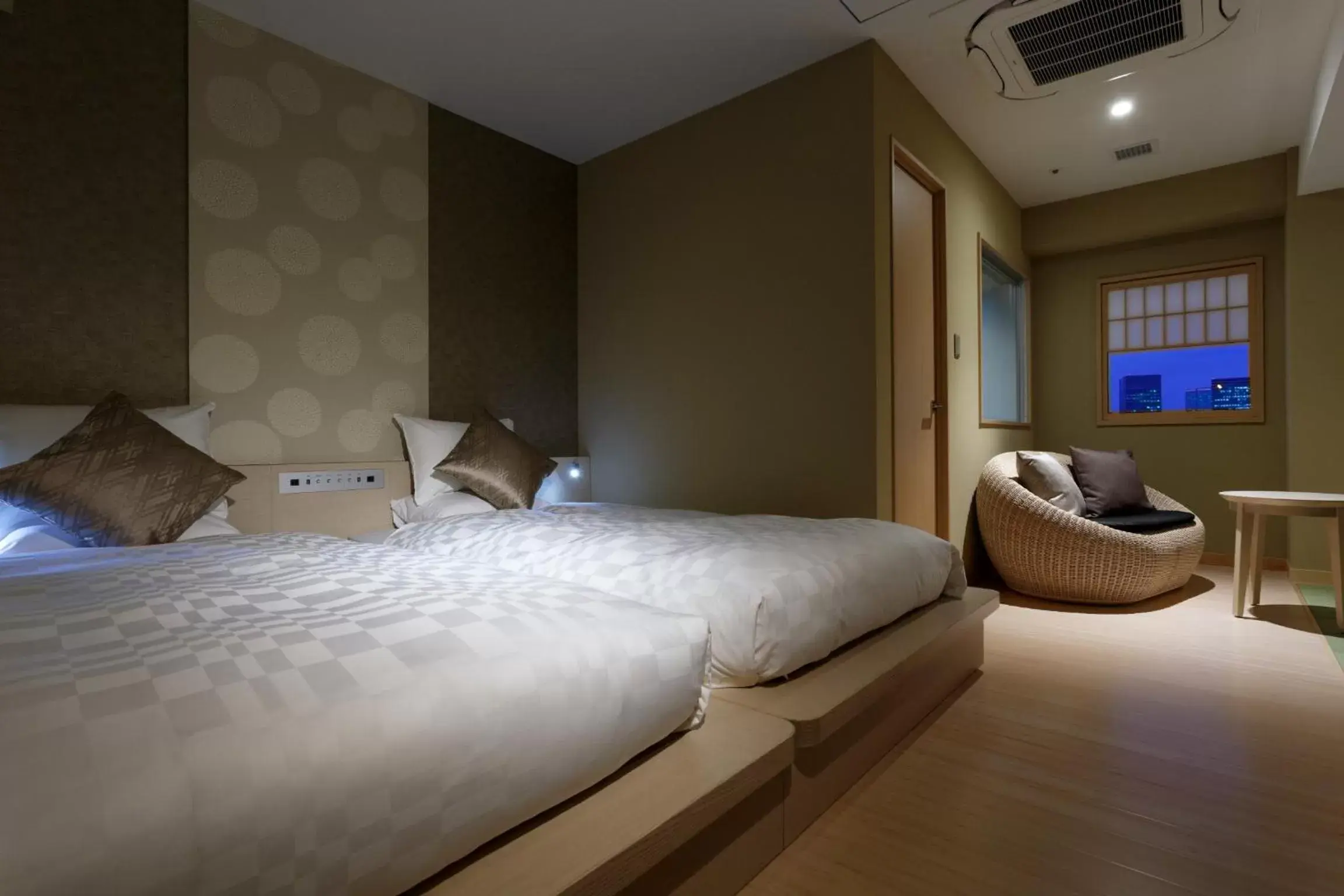 Night, Bed in Osaka View Hotel Honmachi Night, Bed in Osaka View Hotel Honmachi