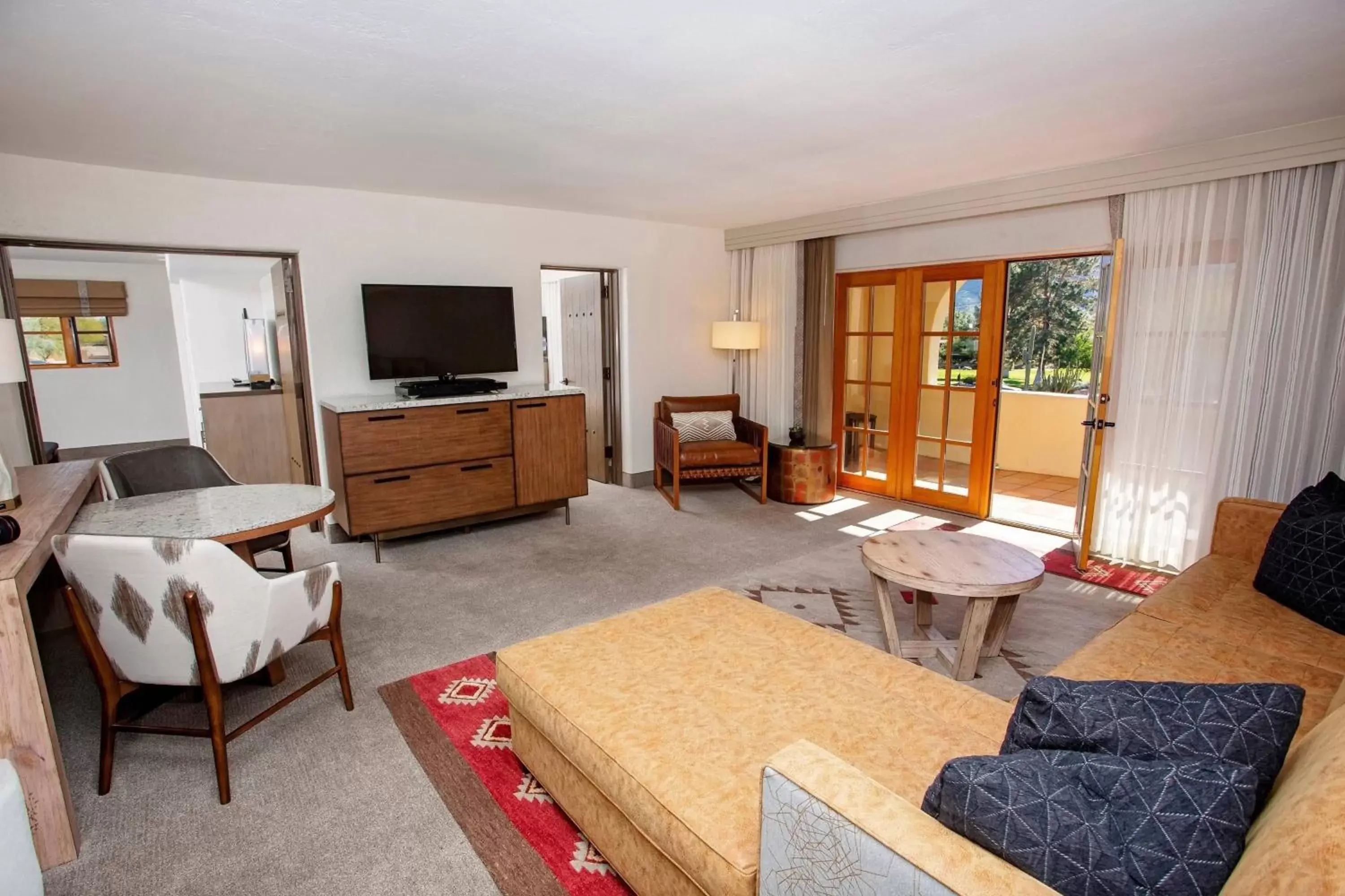 Living room, Seating Area in JW Marriott Scottsdale Camelback Inn Resort & Spa