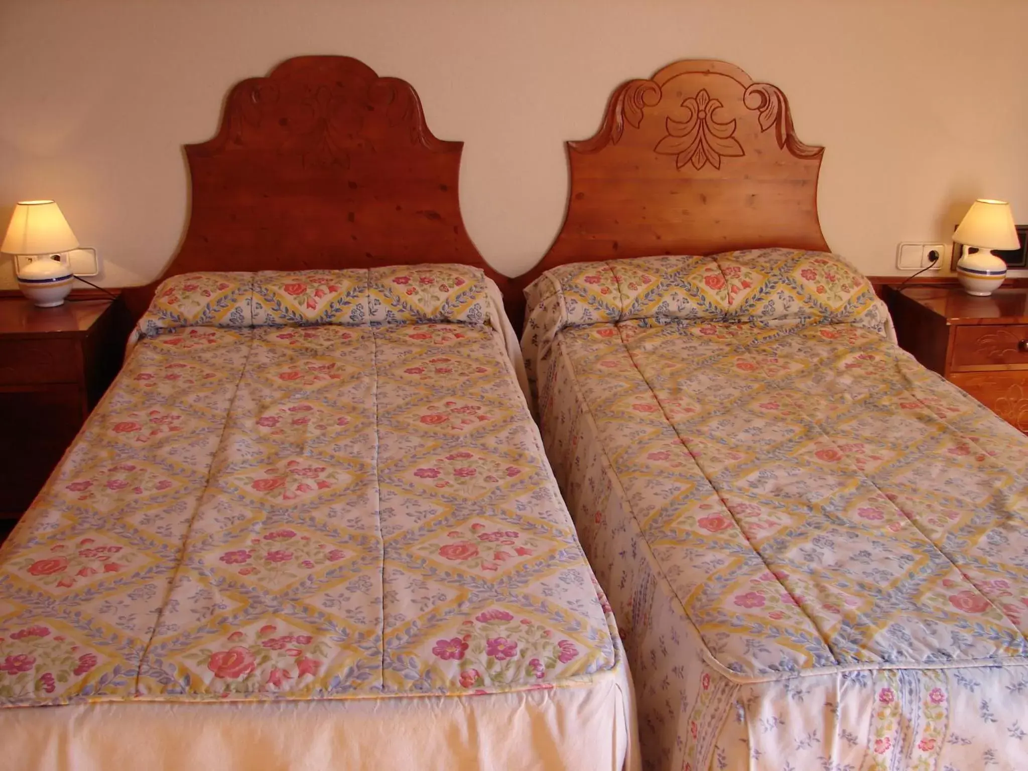 Photo of the whole room, Bed in Villa Turística de Priego