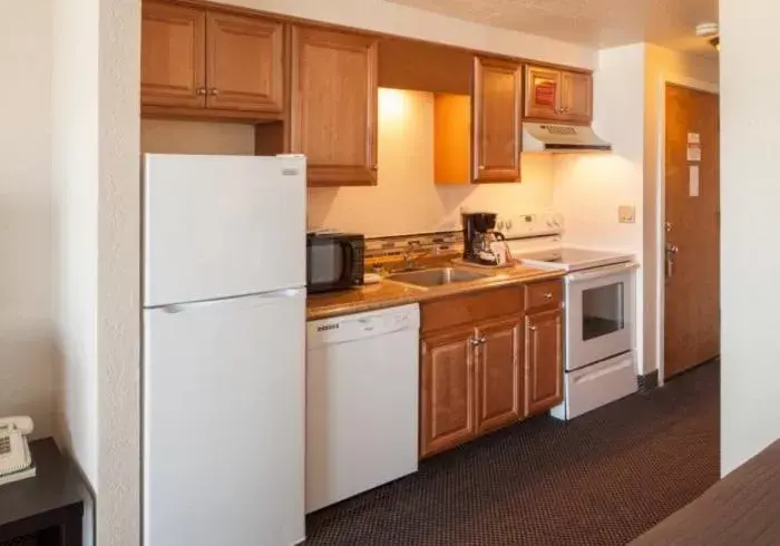 Kitchen/Kitchenette in Surfside Resort