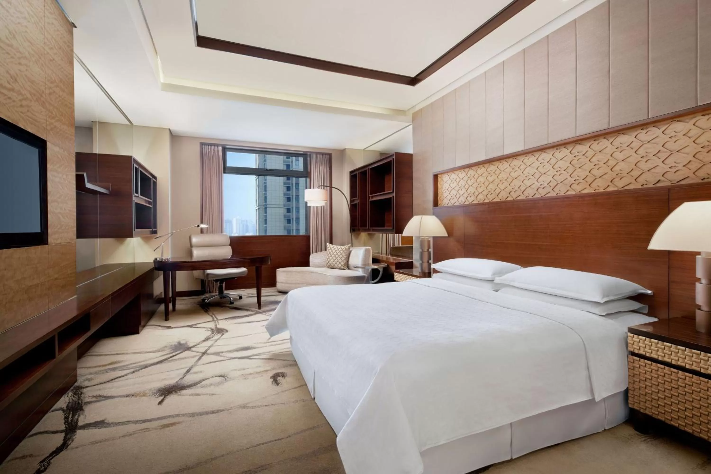 Photo of the whole room, Bed in Sheraton Xi'an North City Hotel