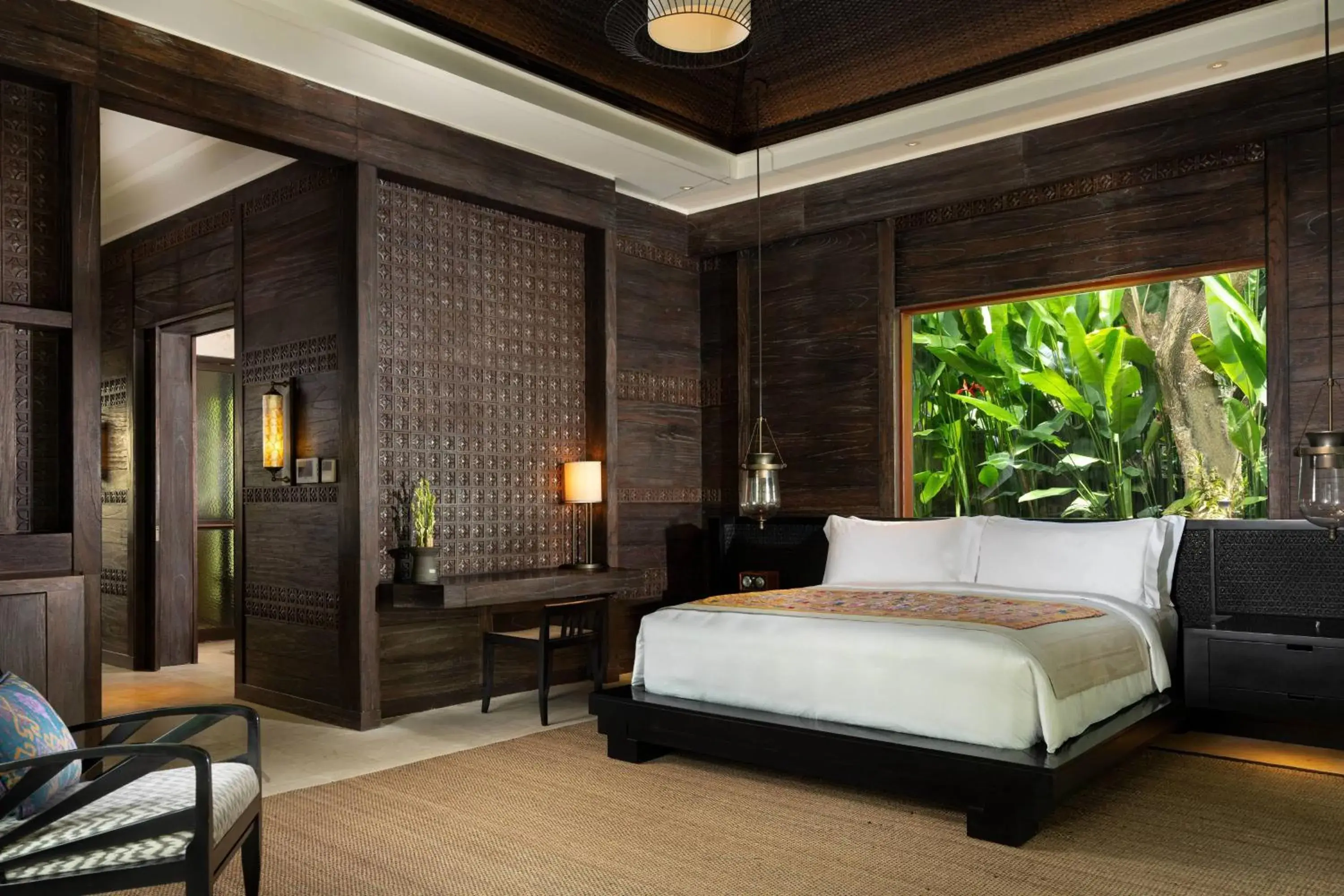 Swimming pool, Bed in Mandapa A Ritz-Carlton Reserve