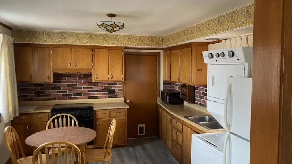 Kitchen or kitchenette, Kitchen/Kitchenette in Union Bluff Hotel