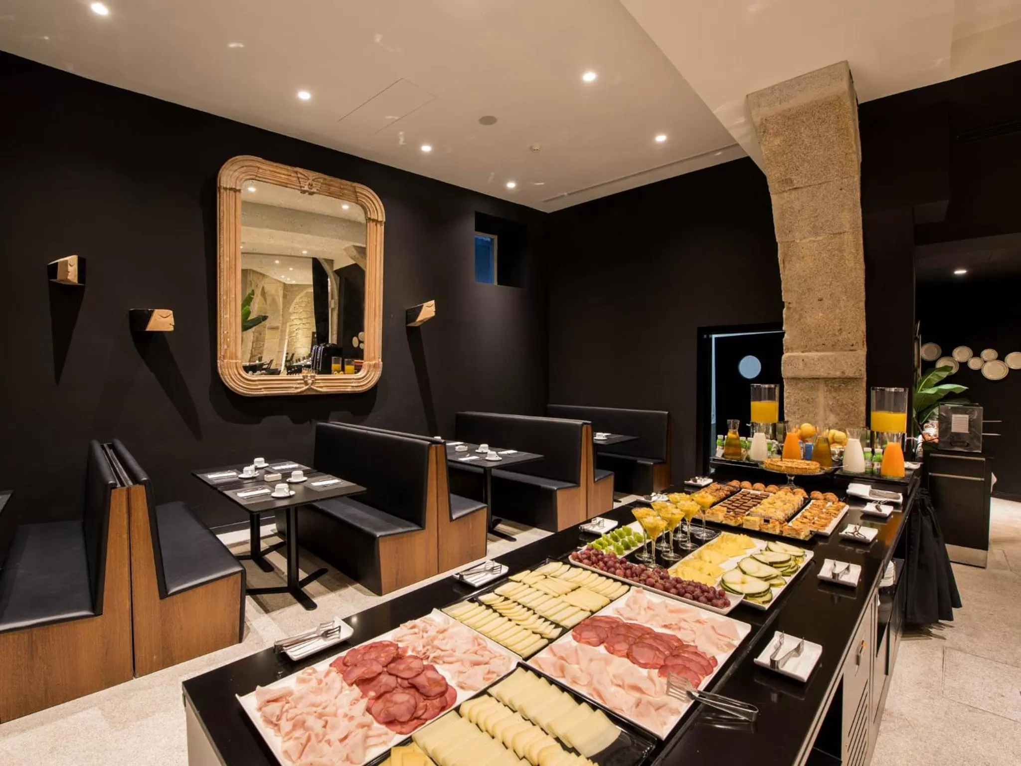 Breakfast in Hotel Carris Porto Ribeira