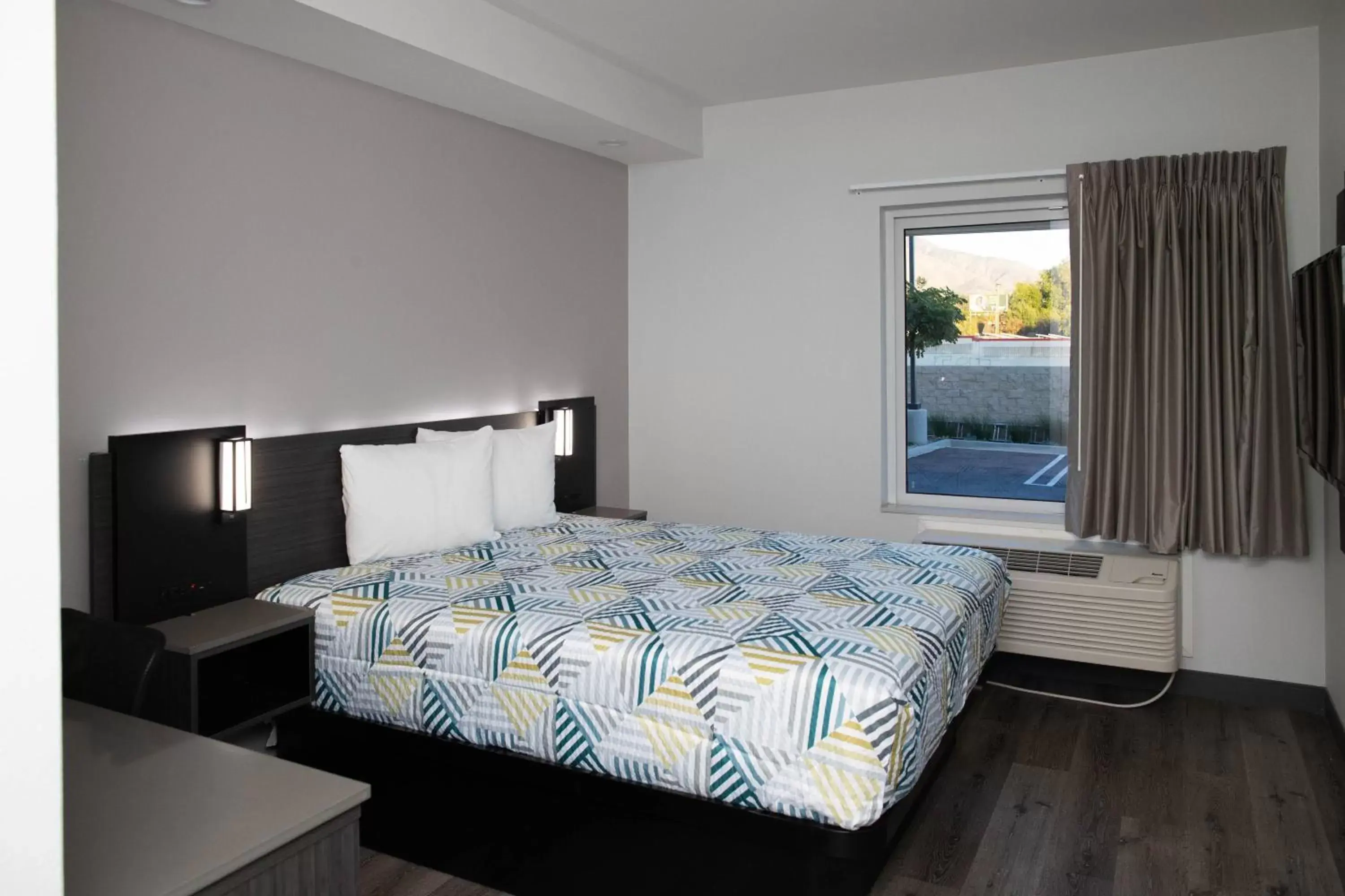 Bedroom, Bed in Motel 6 Highland CA San Bernardino East