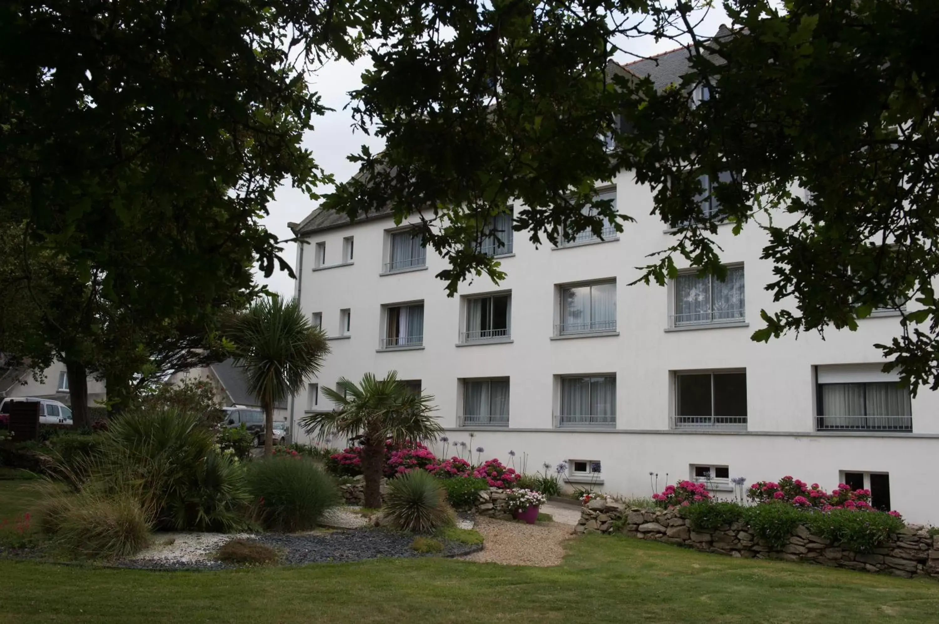 Garden, Property Building in The Originals City, Hôtel Armen Le Triton, Roscoff (Inter-Hotel)