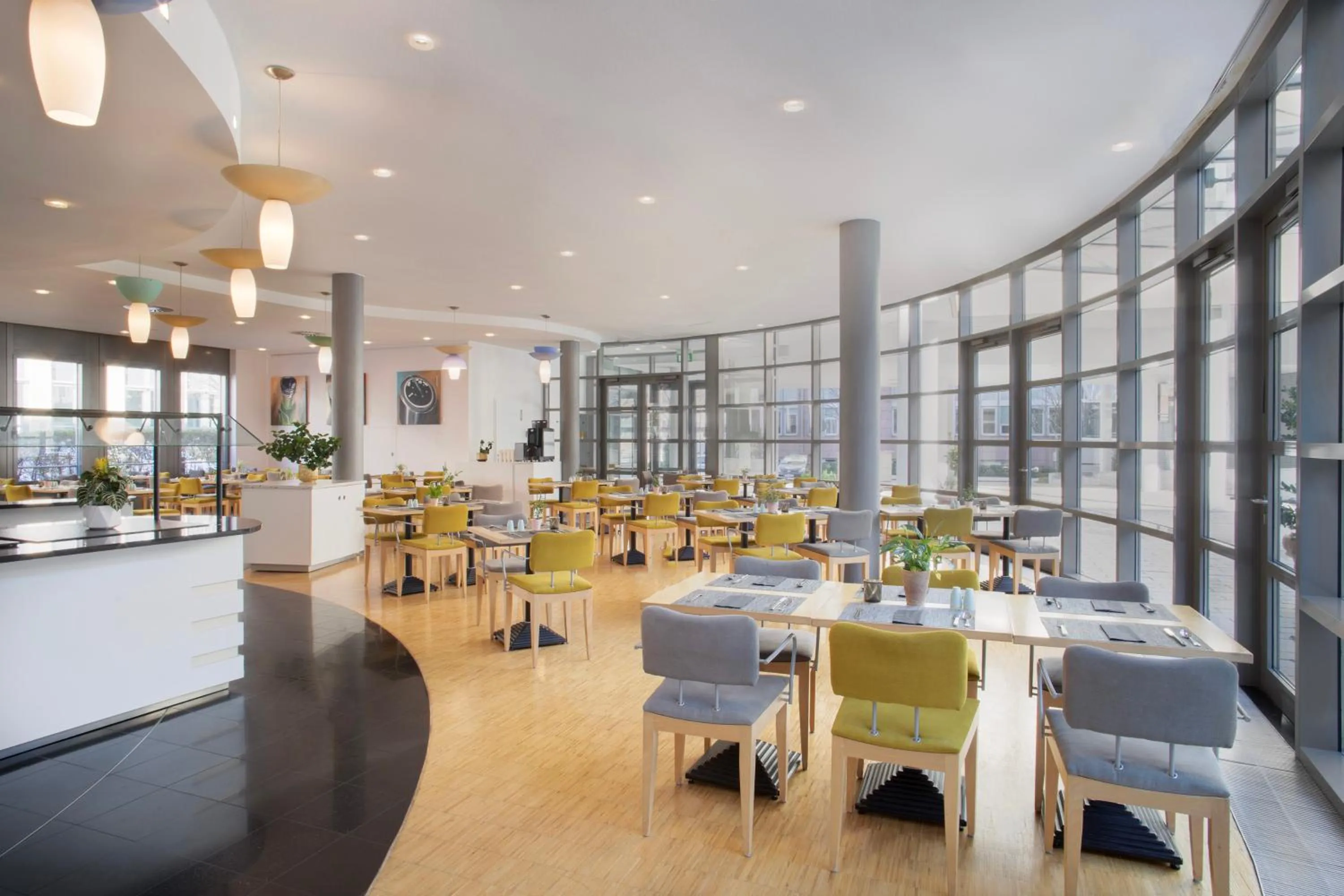 Restaurant/places to eat in FOUR Munich Neue Messe