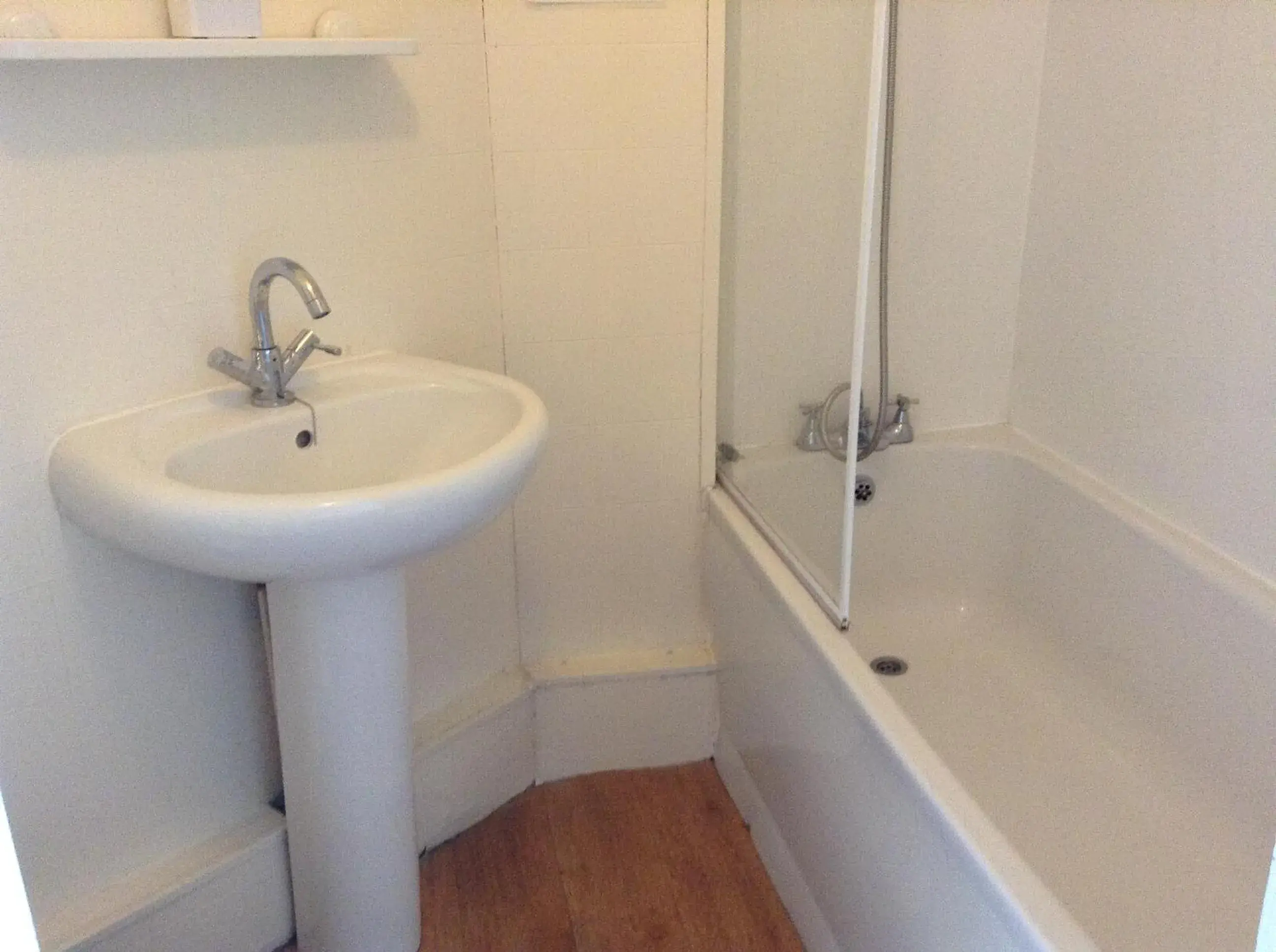 Bathroom in North Parade Seafront Accommodation