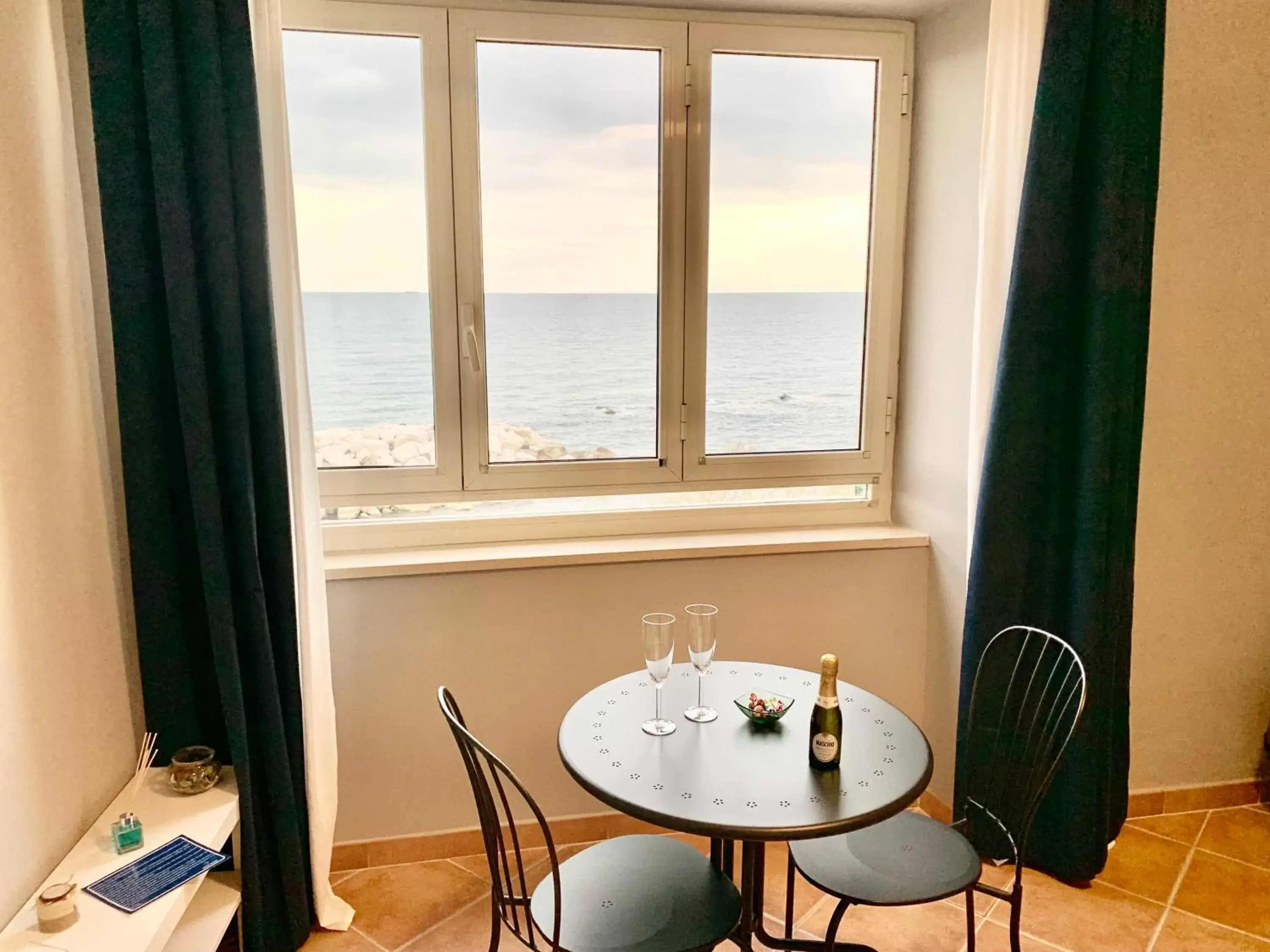 Sea view, Dining Area in Artis Mare