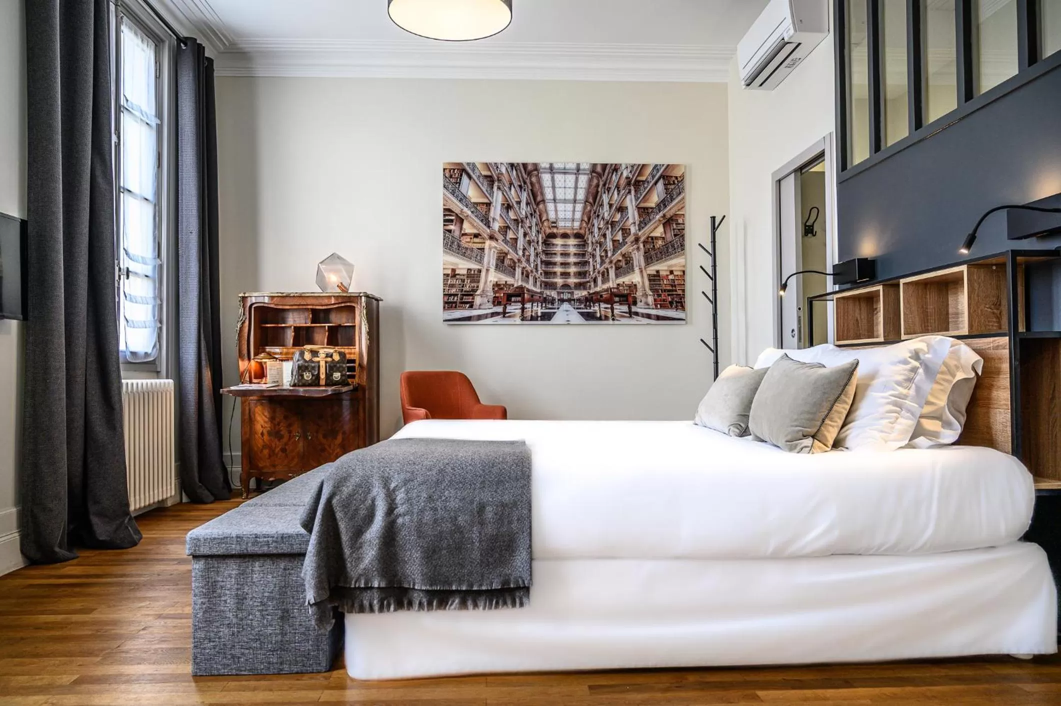 TV and multimedia, Bed in Clos 1906