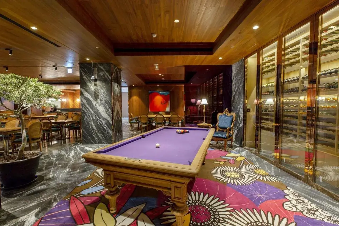 Restaurant/places to eat, Billiards in Inhouse Hotel Grand