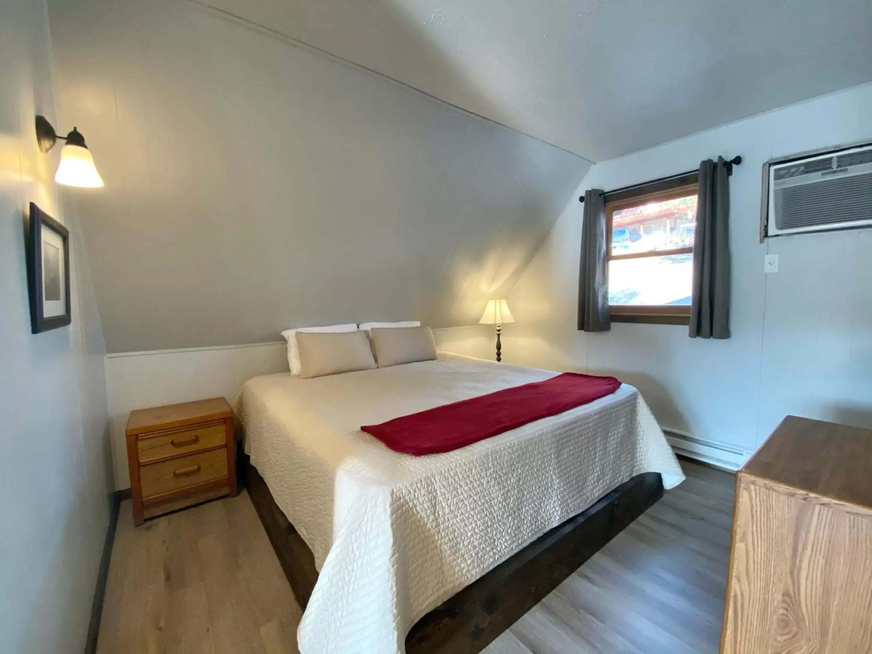 Bedroom, Bed in Calm Waters Resort