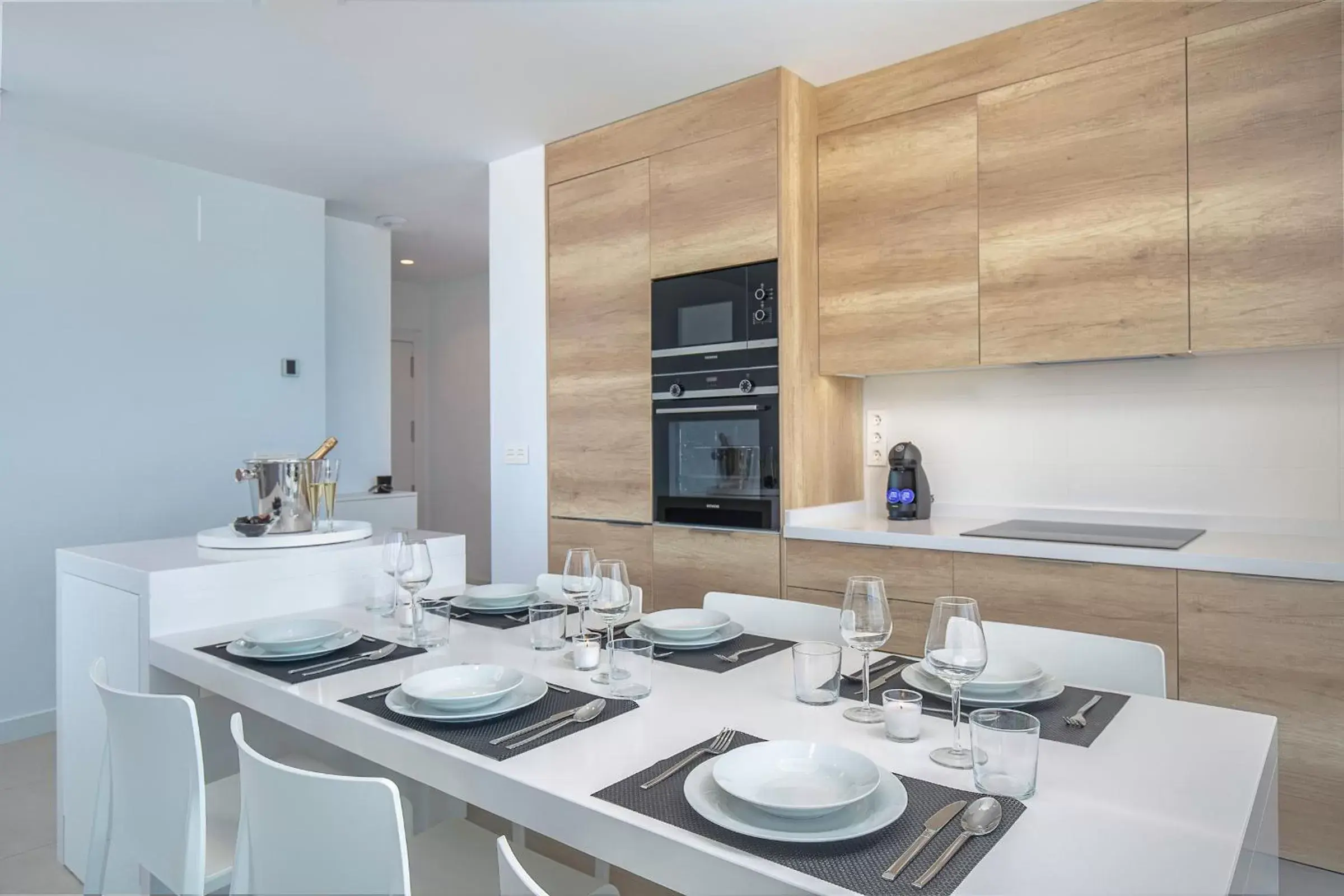 Kitchen or kitchenette, Dining Area in Blue Line Apartment Hotel