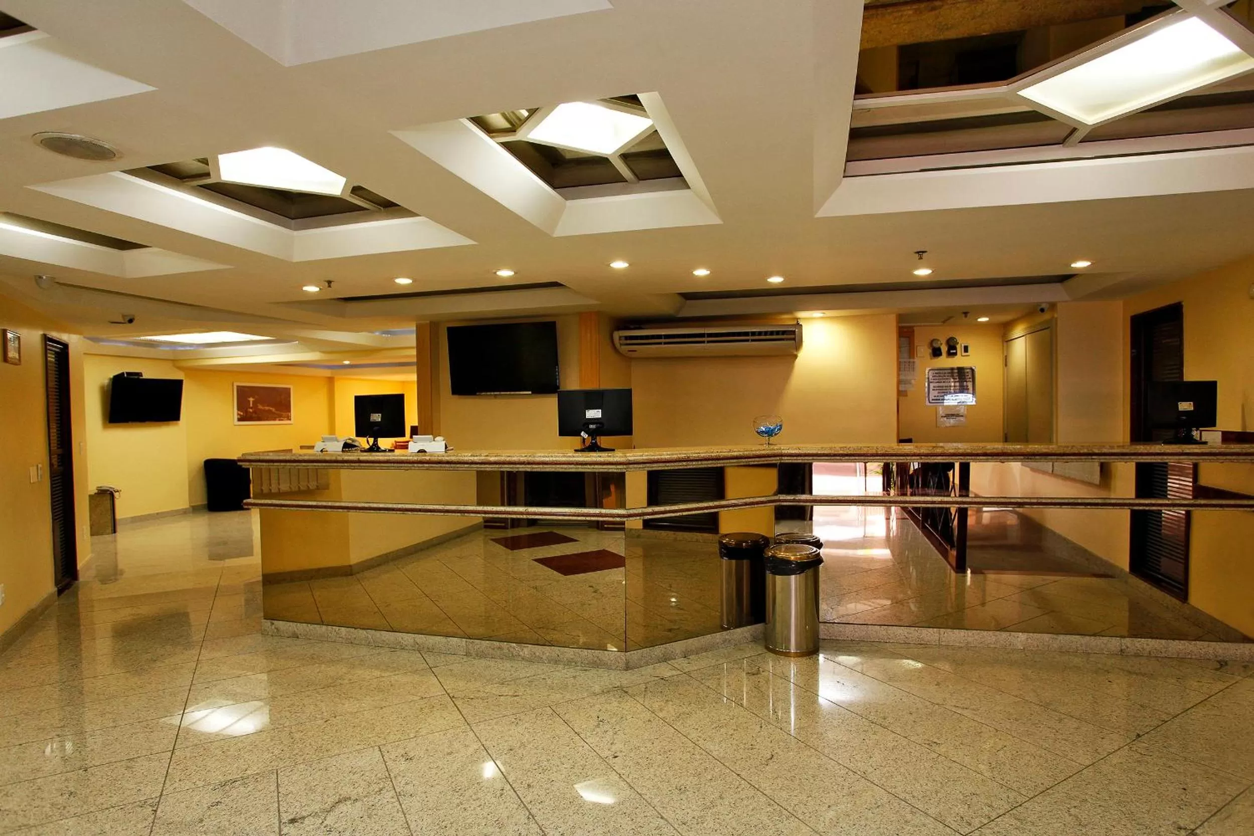 Lobby or reception in Elegance Praia Hotel