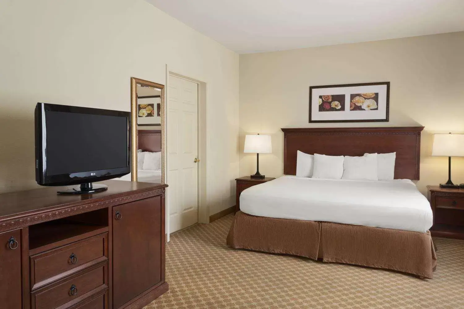 Photo of the whole room, Bed in Country Inn & Suites by Radisson, Saraland, AL
