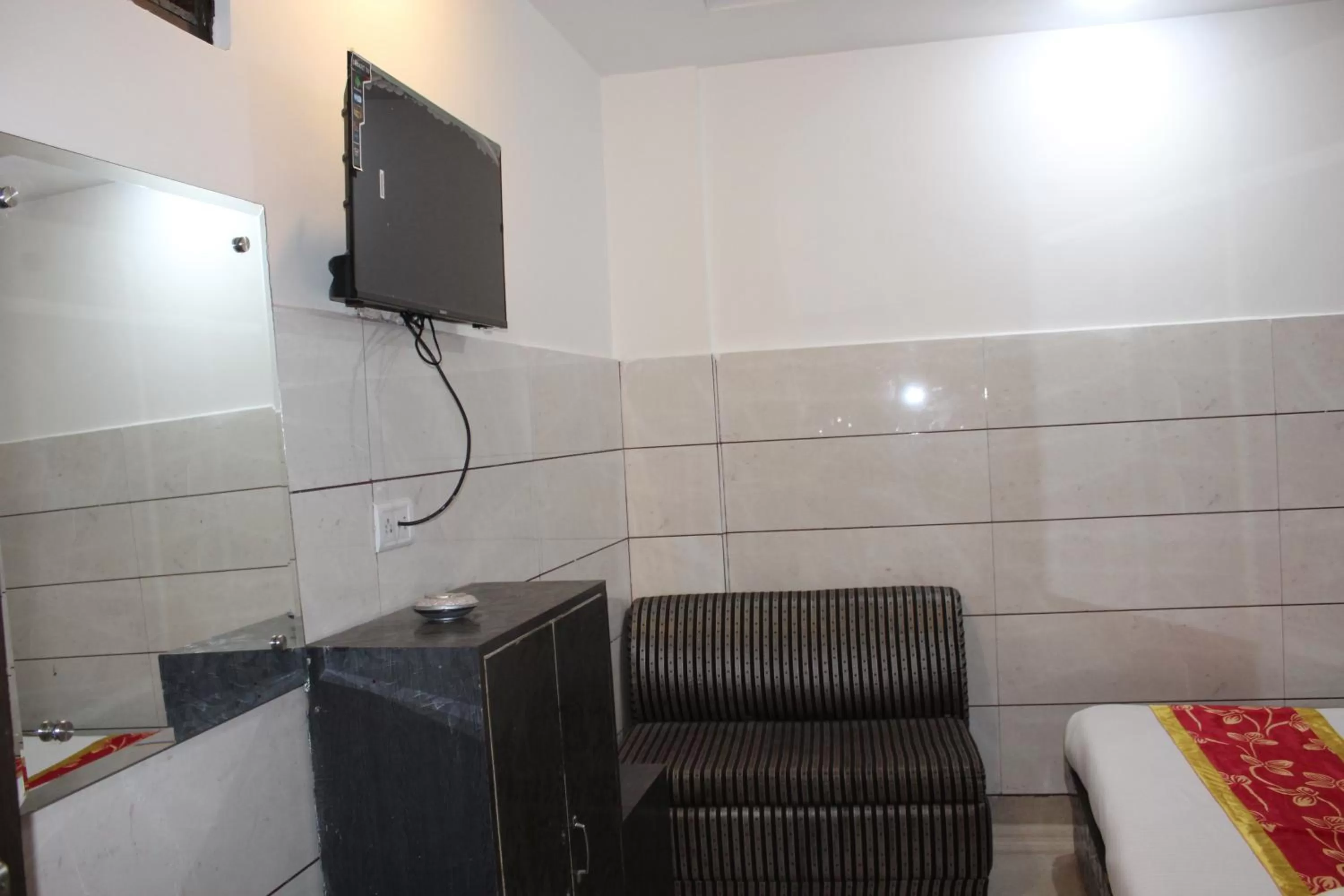 TV and multimedia, TV/Entertainment Center in Trimrooms JMC Katra