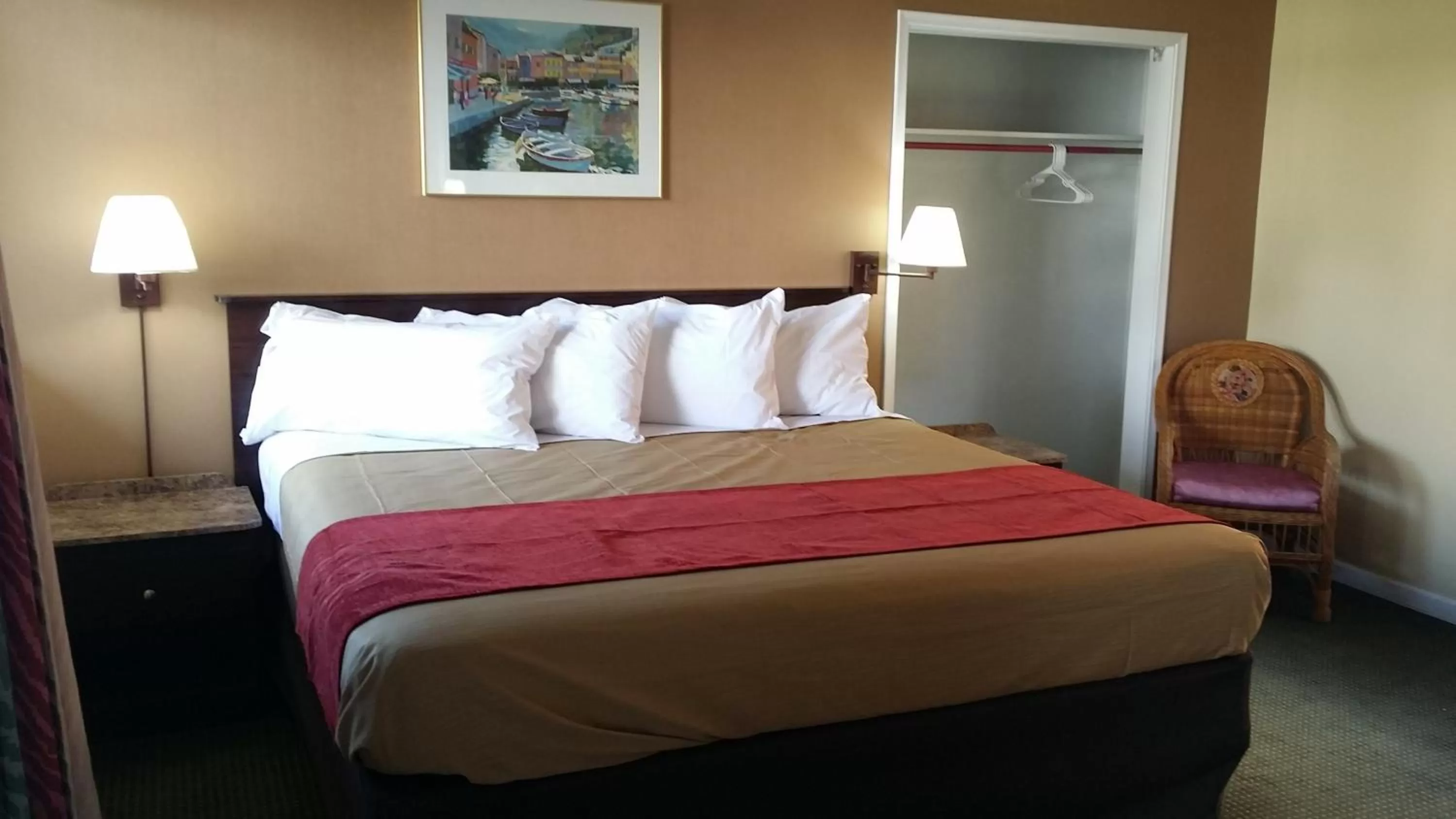 Bathroom, Bed in The Palms On Ocean