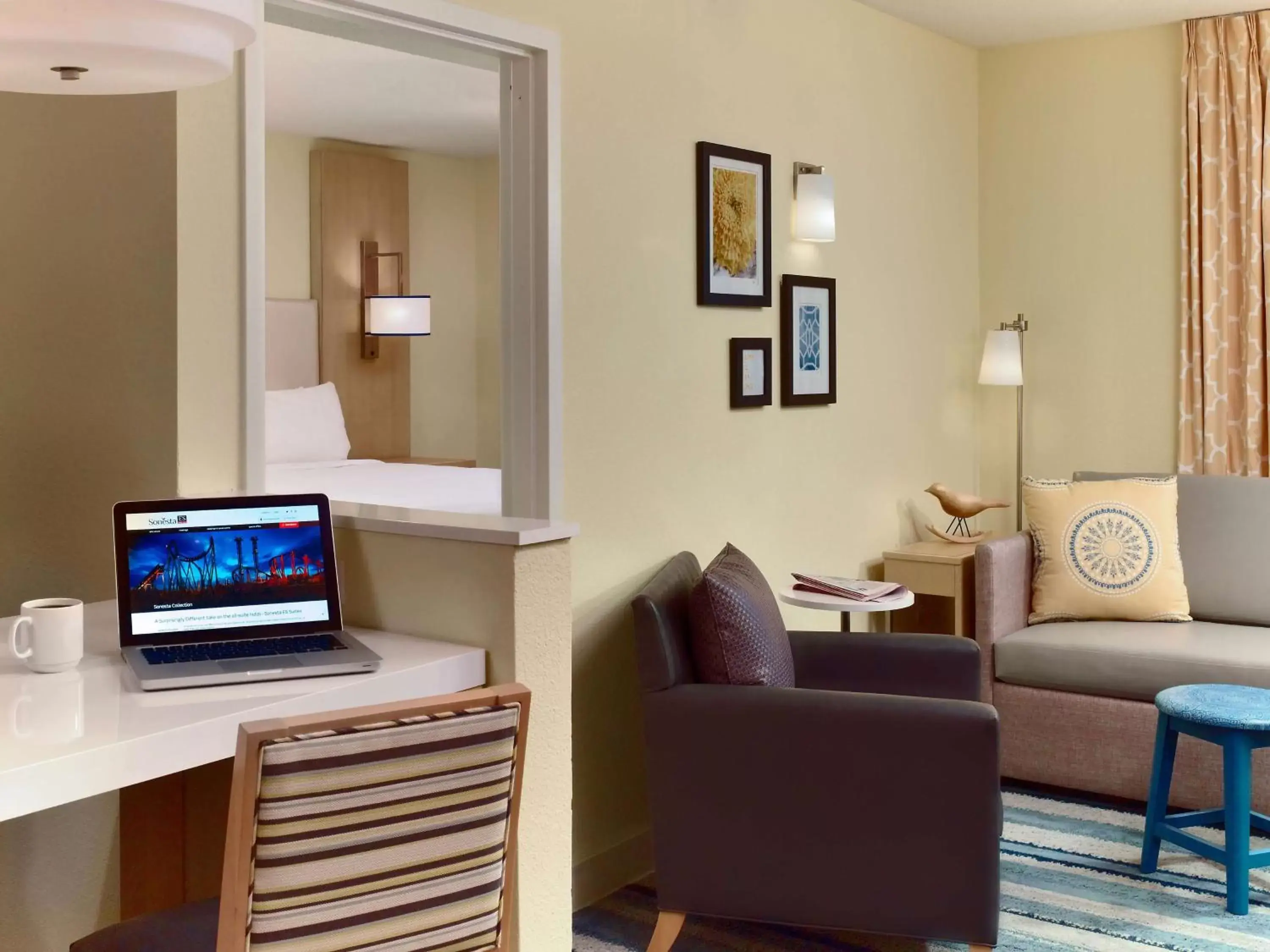 Bedroom, TV/Entertainment Center in Sonesta ES Suites Charlotte Arrowood