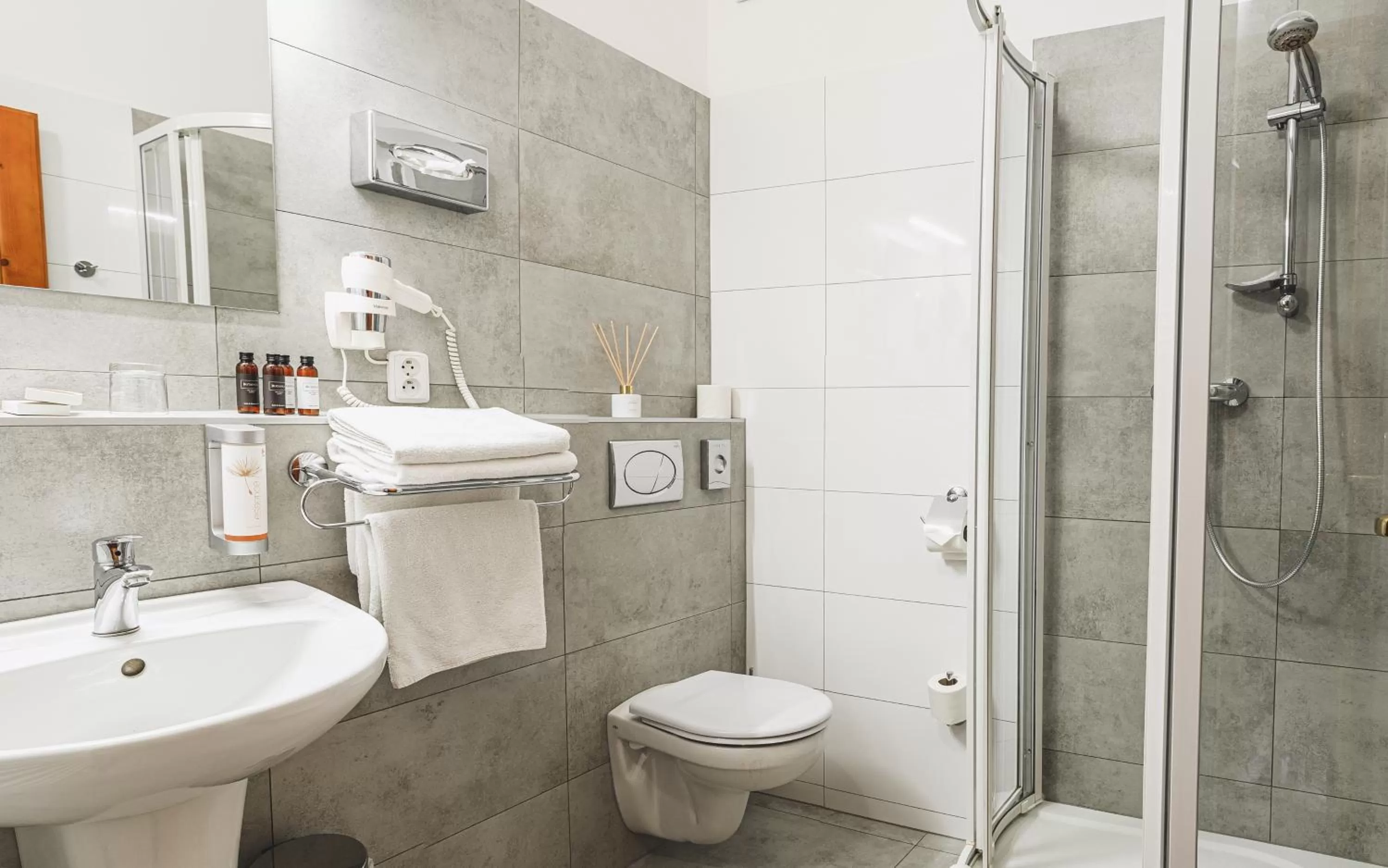 Bathroom in Hotel Horal