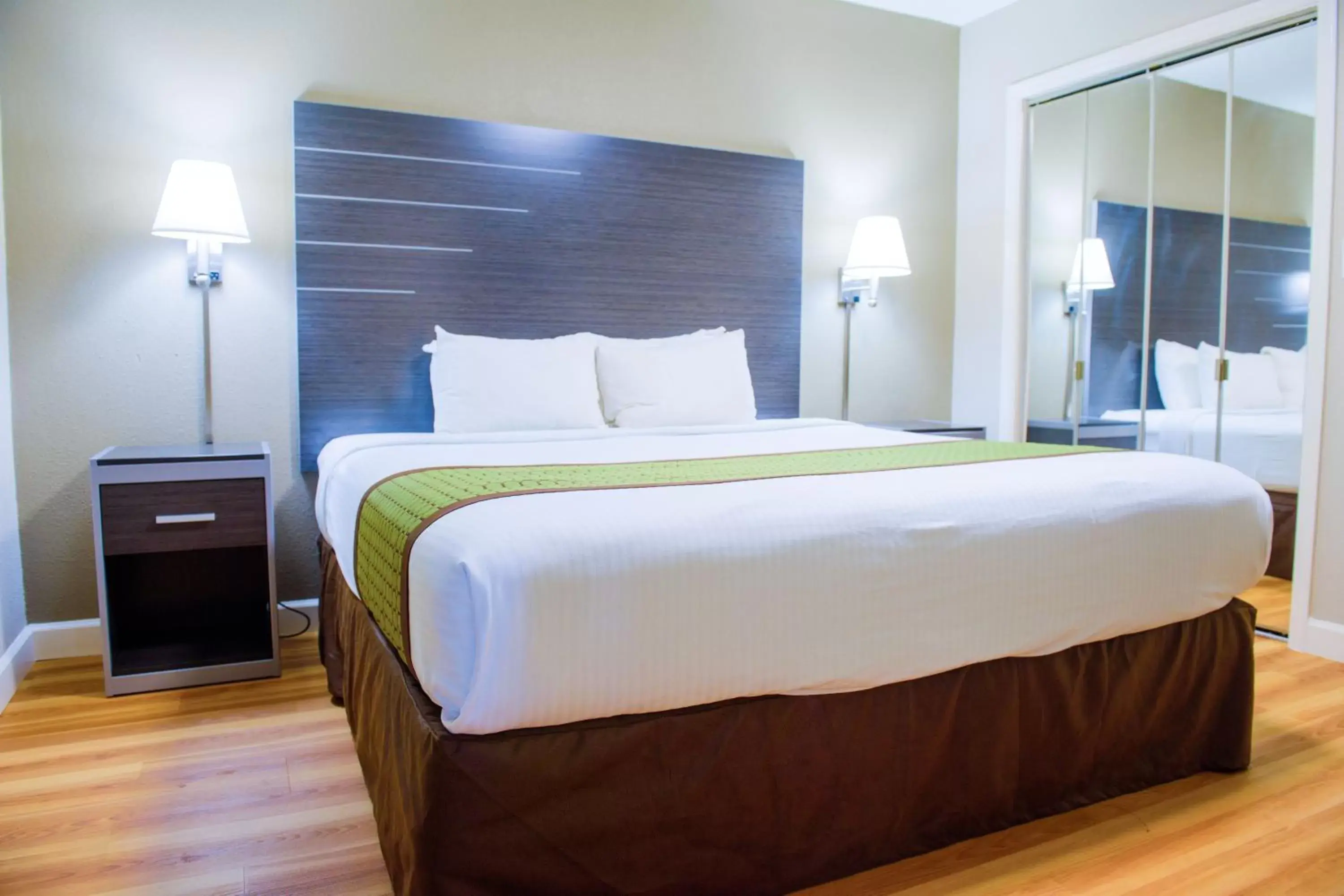 Bed in Days Inn & Suites by Wyndham Athens