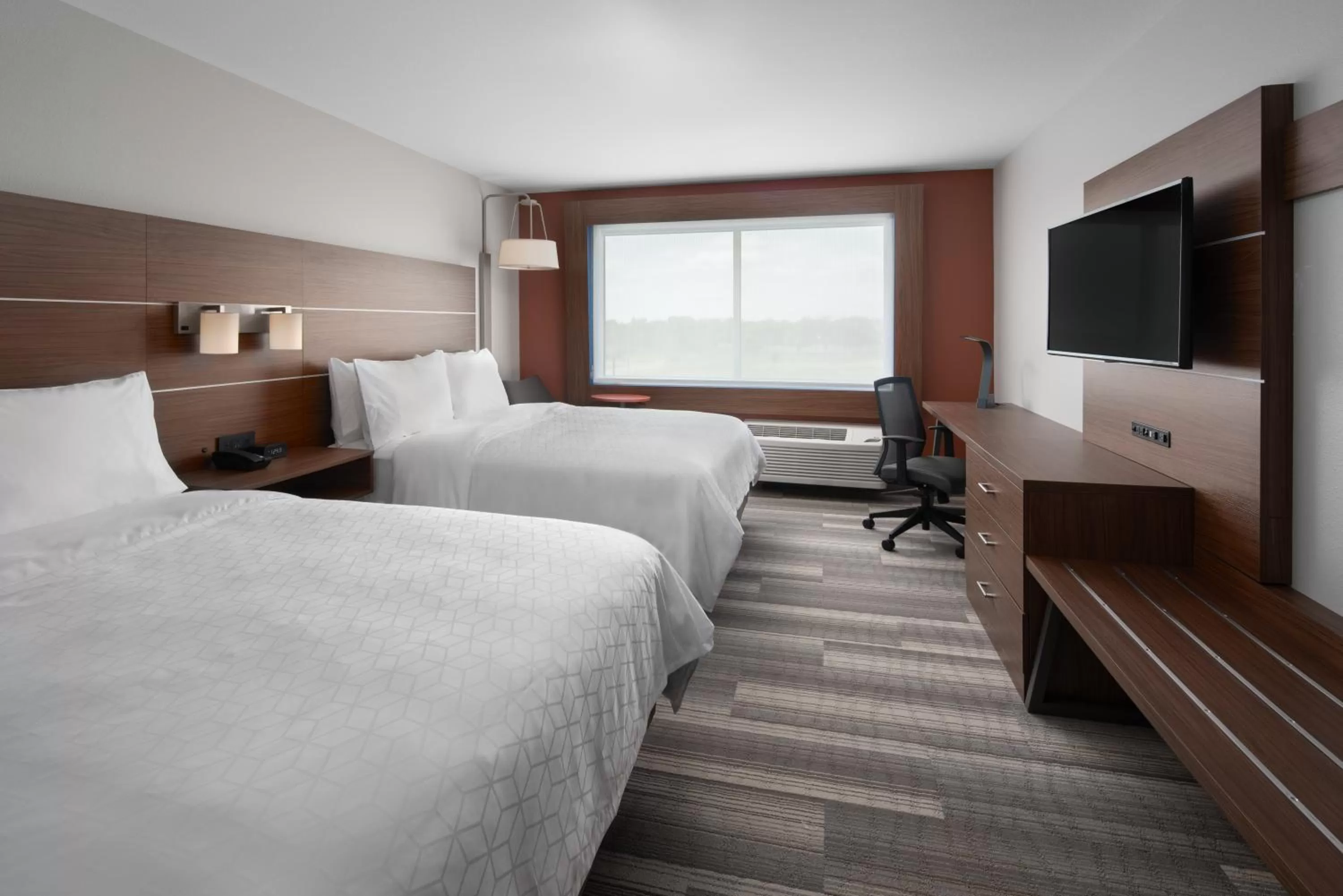 Photo of the whole room, Bed in Holiday Inn Express & Suites - Elkhorn - Lake Geneva Area by IHG