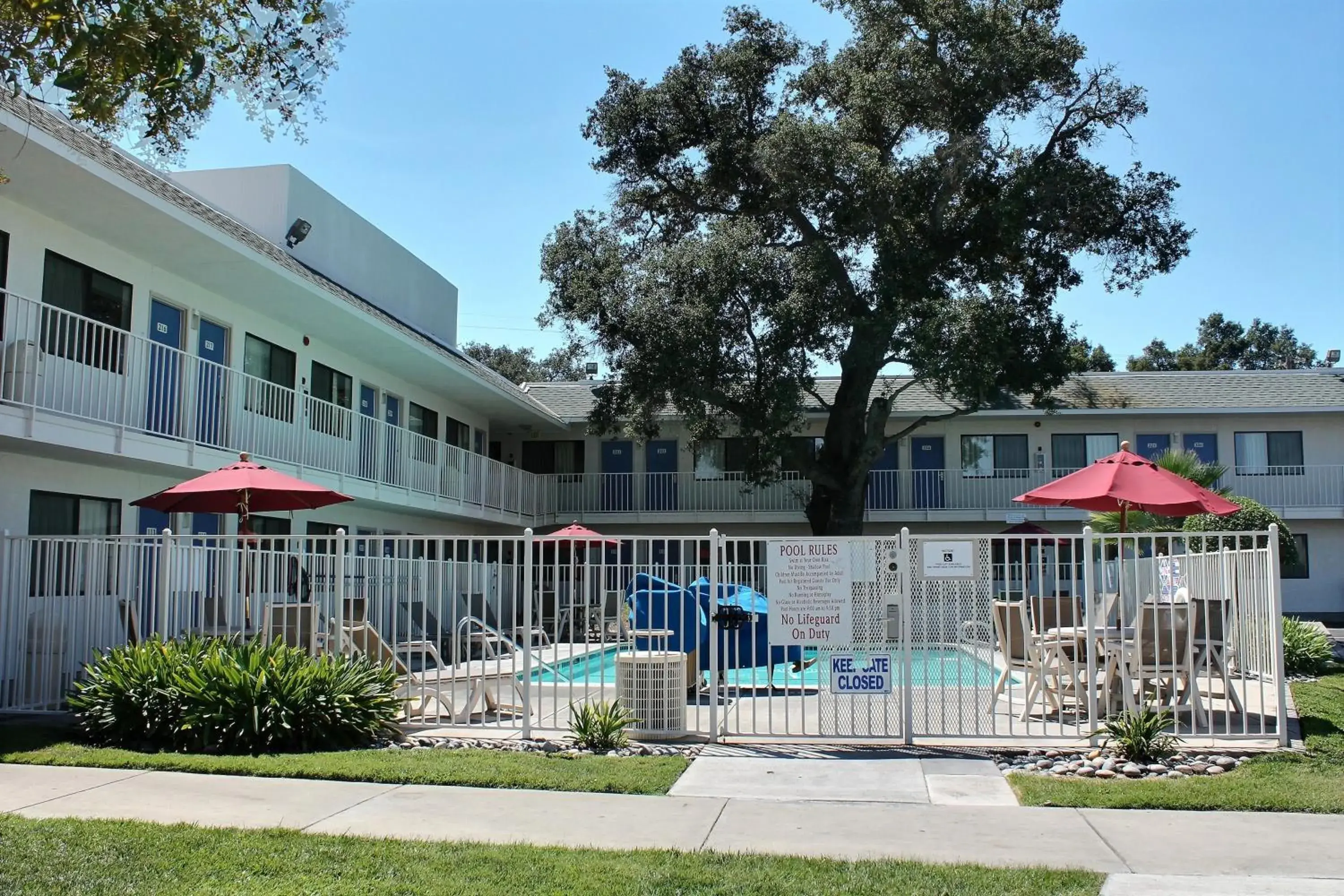 Facade/entrance, Property Building in Motel 6-Atascadero, CA