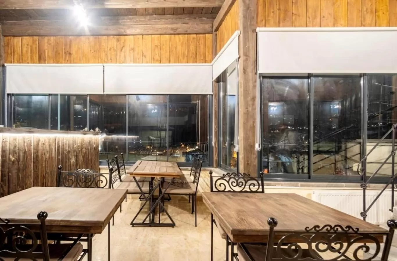 Restaurant/places to eat in Uzay Cave Suite Hotel