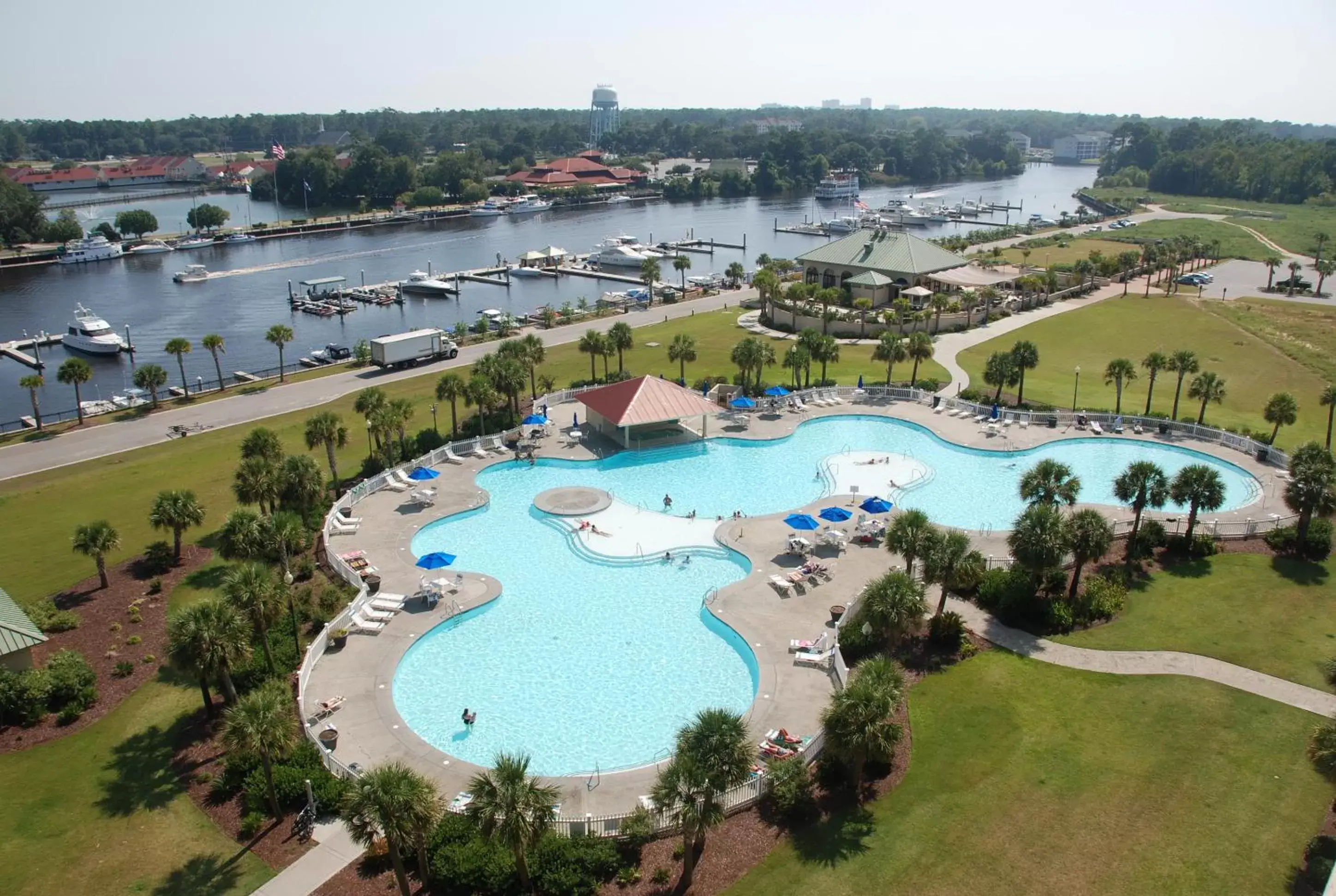 Restaurant/places to eat, Pool View in Barefoot Resort Golf & Yacht Club Villas