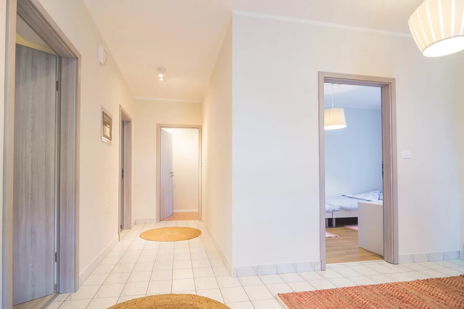 Communal lounge/ TV room, Bed in HOP HOUSE Garni Hotel