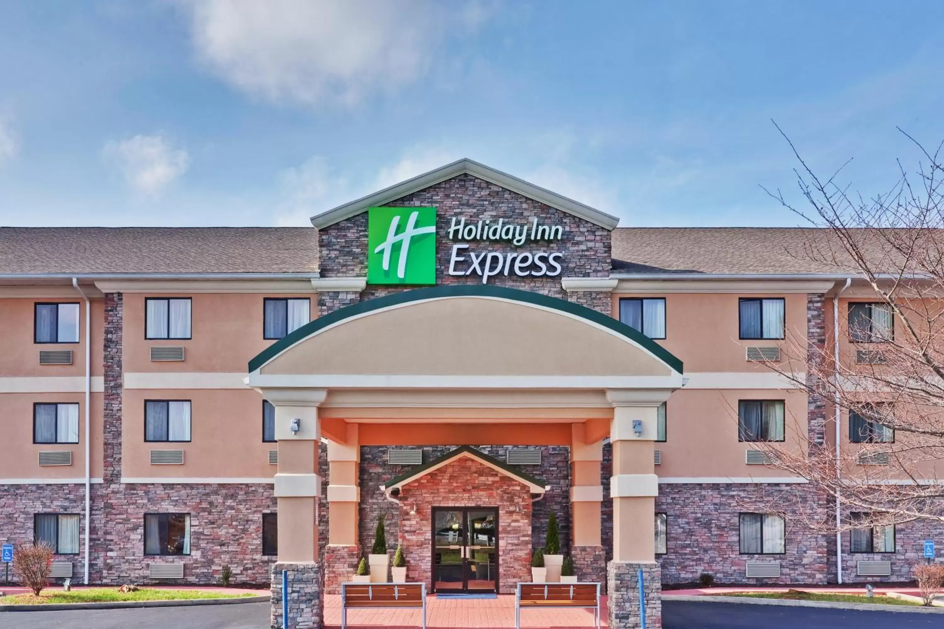 Property building in Holiday Inn Express Winfield - Teays Valley by IHG Property building in Holiday Inn Express Winfield - Teays Valley by IHG